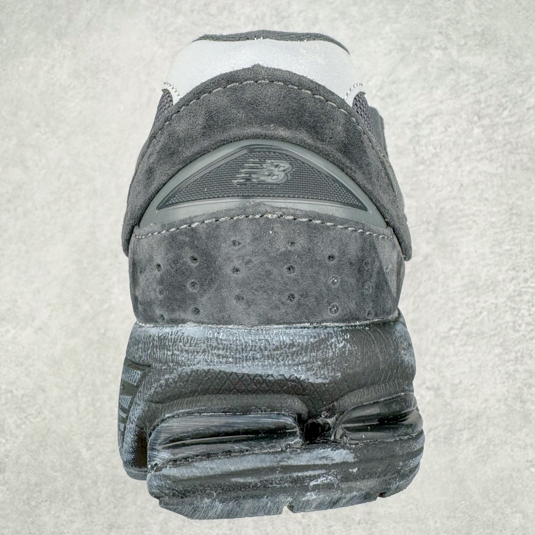 图片[8]-＃M3纯原 New Balance 2002R NB2002 男女休闲慢跑鞋 日韩出口特供订单 配套商长期套现长期补货 全新货品 正常出厂触屏不到的单价 超级跑量款 全套原楦原纸板原厂数据开发 进口三明治网面 原装进口翻毛皮料正确绒感卡色 正确中底拉帮中底网布细节 采用轻质牛剖革拼接透气网眼衬垫织物鞋面材质 T-Beam大底提供足步弓支撑 保持步态稳定 后跟搭载外露缓震胶 鞋身整体以各种深浅不一的灰色覆盖 鞋头以淡蓝色调装饰 网眼衬垫通过不规律的色块实现做旧的美感 泛黄的鞋底更是进一步增添了复古气息 尺码：36 37 37.5 38 38.5 39.5 40 40.5 41.5 42 42.5 43 44 44.5 45-选品中心