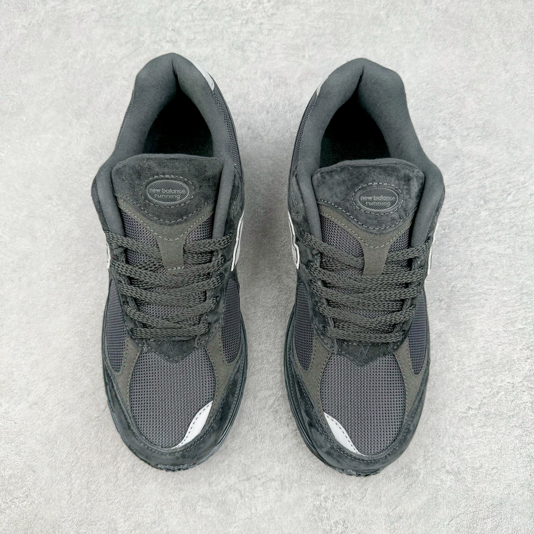 图片[2]-＃M3纯原 New Balance 2002R NB2002 男女休闲慢跑鞋 日韩出口特供订单 配套商长期套现长期补货 全新货品 正常出厂触屏不到的单价 超级跑量款 全套原楦原纸板原厂数据开发 进口三明治网面 原装进口翻毛皮料正确绒感卡色 正确中底拉帮中底网布细节 采用轻质牛剖革拼接透气网眼衬垫织物鞋面材质 T-Beam大底提供足步弓支撑 保持步态稳定 后跟搭载外露缓震胶 鞋身整体以各种深浅不一的灰色覆盖 鞋头以淡蓝色调装饰 网眼衬垫通过不规律的色块实现做旧的美感 泛黄的鞋底更是进一步增添了复古气息 尺码：36 37 37.5 38 38.5 39.5 40 40.5 41.5 42 42.5 43 44 44.5 45-选品中心