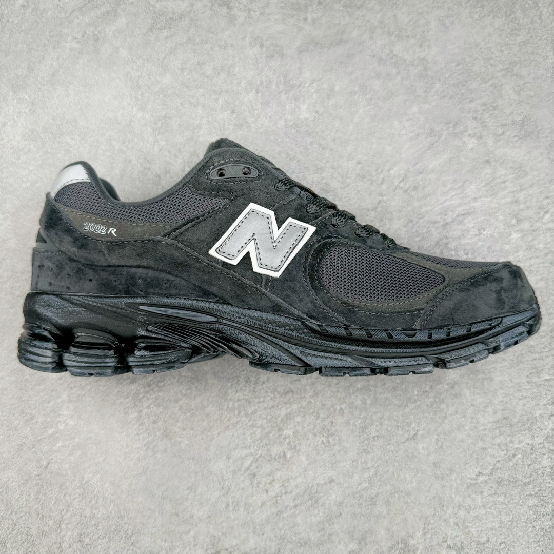＃M3纯原 New Balance 2002R NB2002 男女休闲慢跑鞋 日韩出口特供订单 配套商长期套现长期补货 全新货品 正常出厂触屏不到的单价 超级跑量款 全套原楦原纸板原厂数据开发 进口三明治网面 原装进口翻毛皮料正确绒感卡色 正确中底拉帮中底网布细节 采用轻质牛剖革拼接透气网眼衬垫织物鞋面材质 T-Beam大底提供足步弓支撑 保持步态稳定 后跟搭载外露缓震胶 鞋身整体以各种深浅不一的灰色覆盖 鞋头以淡蓝色调装饰 网眼衬垫通过不规律的色块实现做旧的美感 泛黄的鞋底更是进一步增添了复古气息 尺码：36 37 37.5 38 38.5 39.5 40 40.5 41.5 42 42.5 43 44 44.5 45-选品中心