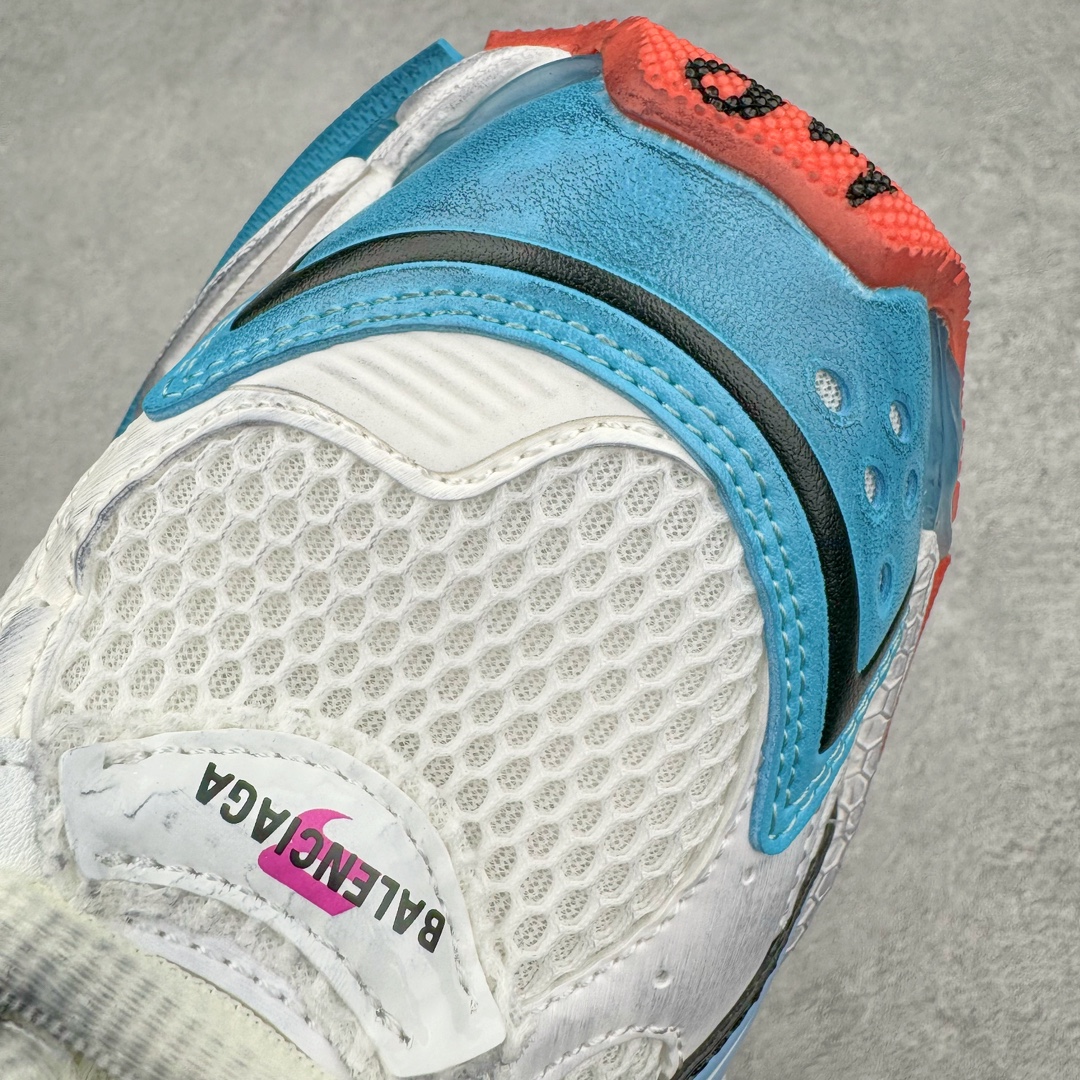 图片[10]-＃XA BALENCIAGA Runner Sneaker 巴黎世家七代慢跑系列低帮复古野跑潮流运动鞋老爹鞋 尼龙和网布材质 磨损效果 鞋头边缘印有尺码 背面浮印尺码 外侧印有跑者徽标 鞋舌刺绣 Balenciaga 品牌标识 鞋跟背面 Balenciaga品牌标识 材质采用65%聚氨酯、35%聚酯纤维 全新 Runner 鞋型轮廓借鉴于 2000 年初的复古线条 搭载大网眼面料制成鞋面基础 由粉色、白色尼龍与橡胶质地覆盖鞋面诠释线条感 当中透过几道手缝线与折损痕更是精准的掌握历经时间淬炼的破旧痕迹 延续其手法至鞋领、鞋跟、鞋带、中底等部分均饰有破损及脏污之貌 尤其是鞋领处与鞋带孔眼条更是采用不规则做旧技术将内容物泡棉随机露出 尺码：35 36 37 38 39 40 41 42 43 44 45 46-选品中心