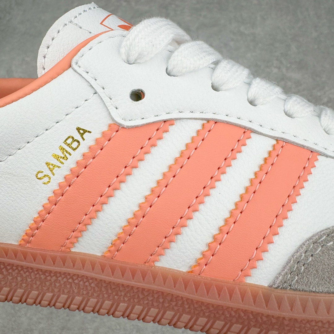 图片[16]-＃PB福利特价 AD Original Samba OG 复古经典轻便板鞋 白粉 IG5932 口碑大厂出品 品控大底版型不断改良更新 全套原纸板楦头开发 确保原汁原味 完美呈现版型 一比一鞋头弧度高度鞋身弧度 此版本只针对中端市场 皮料材质有所更替 其他数据细节工艺流程均保持一致 绝不口嗨 细节品控鞋型随意对比 正确烫金高频细节 原装纳米超迁皮料 独家私模橡胶大底 原盒原配 这款桑巴鞋展示了高质量的工艺 带有装饰的超锁缝制和无缝的手感 柔软、柔软的皮革造型和标志性的3条纹完成了精致的外观 正规合身鞋带 鞋面上有绒面鞋垫 橡胶鞋底 享受正畸套筒软感 自50年代首次亮相以来就一直在赢得粉丝的青睐 尺码：36 36.5 37.5 38 38.5 39-选品中心