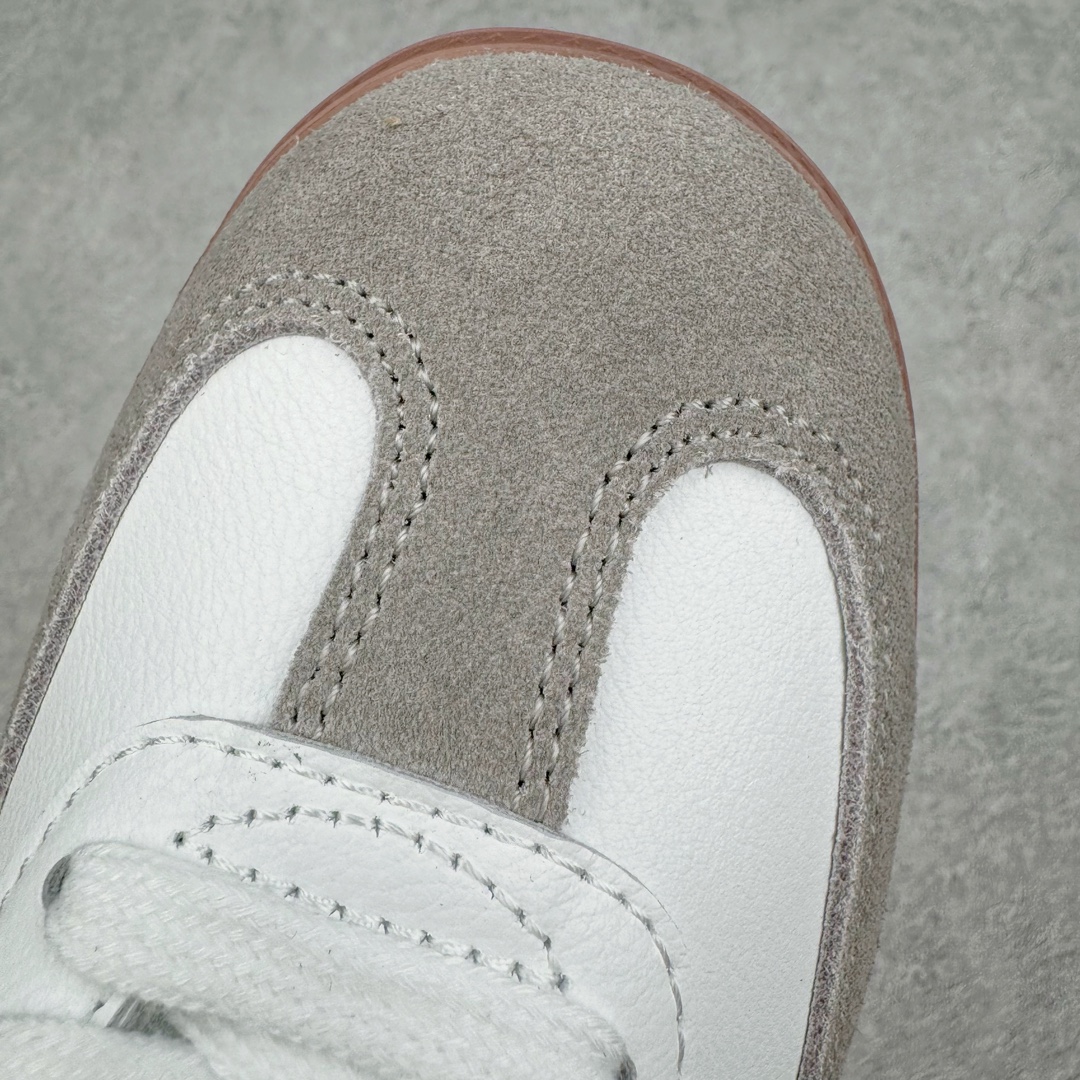 图片[15]-＃PB福利特价 AD Original Samba OG 复古经典轻便板鞋 白粉 IG5932 口碑大厂出品 品控大底版型不断改良更新 全套原纸板楦头开发 确保原汁原味 完美呈现版型 一比一鞋头弧度高度鞋身弧度 此版本只针对中端市场 皮料材质有所更替 其他数据细节工艺流程均保持一致 绝不口嗨 细节品控鞋型随意对比 正确烫金高频细节 原装纳米超迁皮料 独家私模橡胶大底 原盒原配 这款桑巴鞋展示了高质量的工艺 带有装饰的超锁缝制和无缝的手感 柔软、柔软的皮革造型和标志性的3条纹完成了精致的外观 正规合身鞋带 鞋面上有绒面鞋垫 橡胶鞋底 享受正畸套筒软感 自50年代首次亮相以来就一直在赢得粉丝的青睐 尺码：36 36.5 37.5 38 38.5 39-选品中心