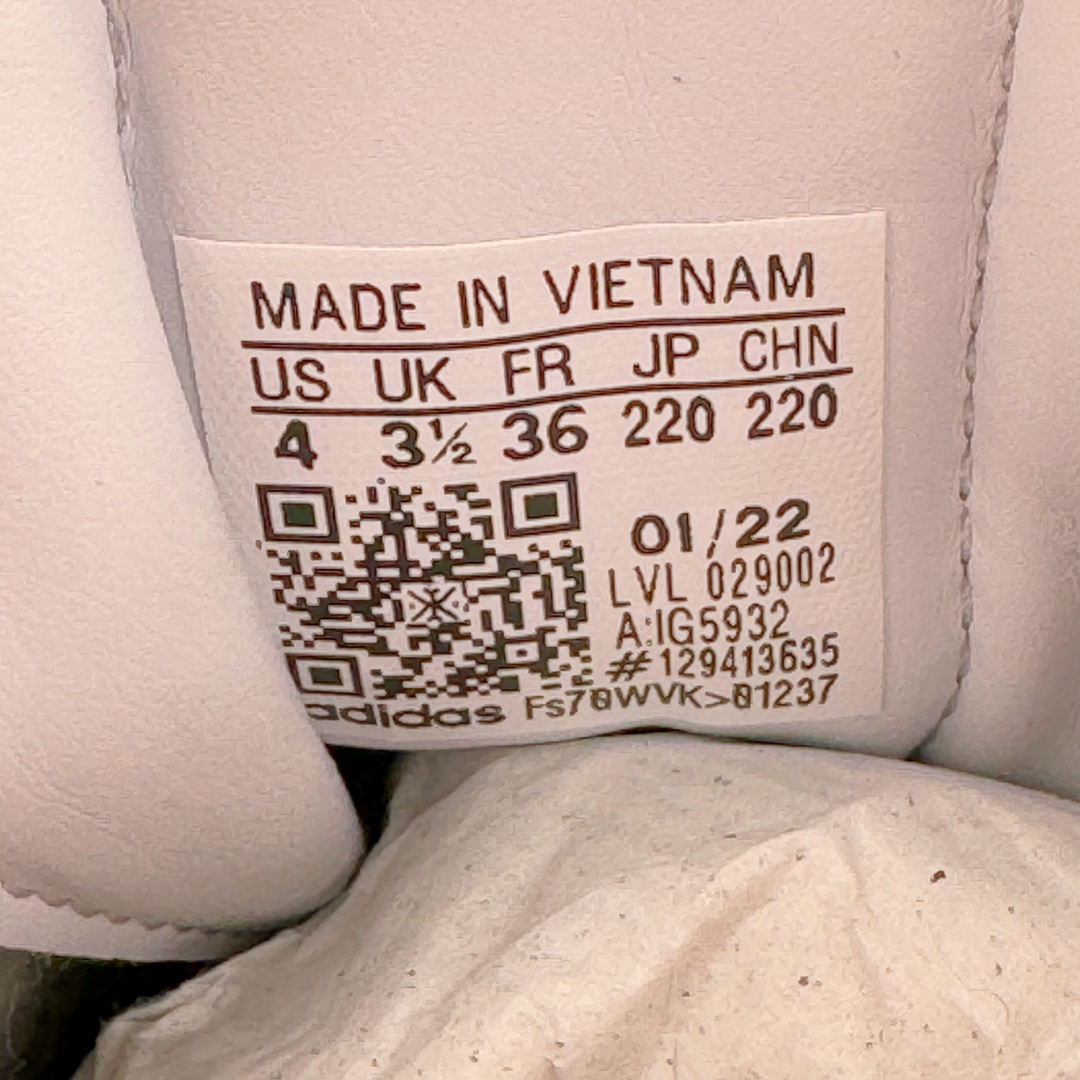 图片[14]-＃PB福利特价 AD Original Samba OG 复古经典轻便板鞋 白粉 IG5932 口碑大厂出品 品控大底版型不断改良更新 全套原纸板楦头开发 确保原汁原味 完美呈现版型 一比一鞋头弧度高度鞋身弧度 此版本只针对中端市场 皮料材质有所更替 其他数据细节工艺流程均保持一致 绝不口嗨 细节品控鞋型随意对比 正确烫金高频细节 原装纳米超迁皮料 独家私模橡胶大底 原盒原配 这款桑巴鞋展示了高质量的工艺 带有装饰的超锁缝制和无缝的手感 柔软、柔软的皮革造型和标志性的3条纹完成了精致的外观 正规合身鞋带 鞋面上有绒面鞋垫 橡胶鞋底 享受正畸套筒软感 自50年代首次亮相以来就一直在赢得粉丝的青睐 尺码：36 36.5 37.5 38 38.5 39-选品中心