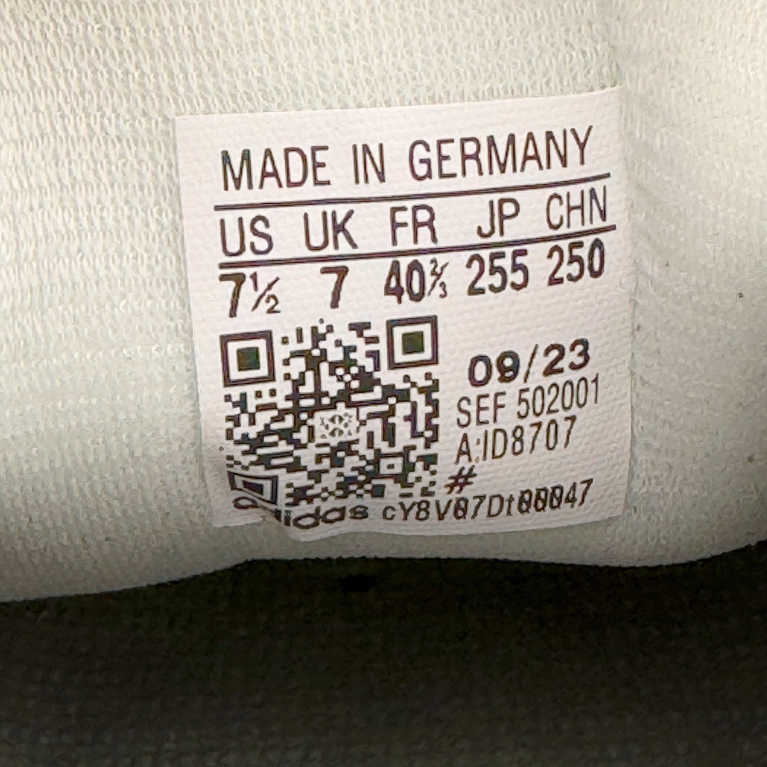 图片[13]-＃PB福利特价 JJJJound x AD Originals Samba Classic\\\”Studded Pack Black\\\”桑巴舞系列绅士德训足球风百搭低帮休闲运动板鞋 联名黑白 ID8707 口碑大厂出品 品控大底版型不断改良更新 全套原纸板楦头开发 确保原汁原味 完美呈现版型 一比一鞋头弧度高度鞋身弧度 此版本只针对中端市场 皮料材质有所更替 其他数据细节工艺流程均保持一致 绝不口嗨 细节品控鞋型随意对比 正确烫金高频细节 原装纳米超迁皮料 独家私模橡胶大底 原盒原配 这款桑巴鞋展示了高质量的工艺 带有装饰的超锁缝制和无缝的手感 柔软、柔软的皮革造型和标志性的3条纹完成了精致的外观 正规合身鞋带 鞋面上有绒面鞋垫 橡胶鞋底 享受正畸套筒软感 自50年代首次亮相以来就一直在赢得粉丝的青睐 尺码：36 36.5 37.5 38 38.5 39 40 40.5 41 42 42.5 43 44 44.5 45 46-选品中心