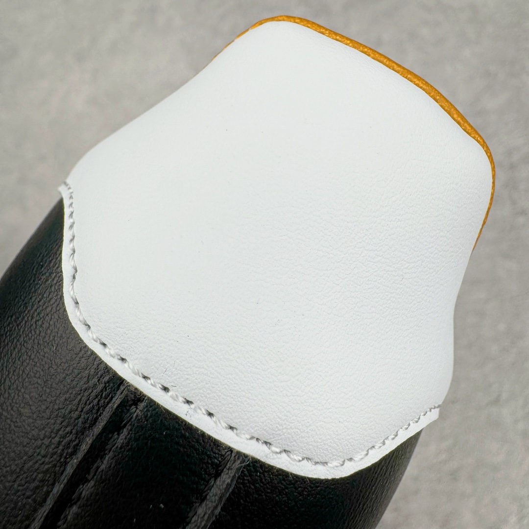 图片[17]-＃PB福利特价 JJJJound x AD Originals Samba Classic\\\”Studded Pack Black\\\”桑巴舞系列绅士德训足球风百搭低帮休闲运动板鞋 联名黑白 ID8707 口碑大厂出品 品控大底版型不断改良更新 全套原纸板楦头开发 确保原汁原味 完美呈现版型 一比一鞋头弧度高度鞋身弧度 此版本只针对中端市场 皮料材质有所更替 其他数据细节工艺流程均保持一致 绝不口嗨 细节品控鞋型随意对比 正确烫金高频细节 原装纳米超迁皮料 独家私模橡胶大底 原盒原配 这款桑巴鞋展示了高质量的工艺 带有装饰的超锁缝制和无缝的手感 柔软、柔软的皮革造型和标志性的3条纹完成了精致的外观 正规合身鞋带 鞋面上有绒面鞋垫 橡胶鞋底 享受正畸套筒软感 自50年代首次亮相以来就一直在赢得粉丝的青睐 尺码：36 36.5 37.5 38 38.5 39 40 40.5 41 42 42.5 43 44 44.5 45 46-选品中心