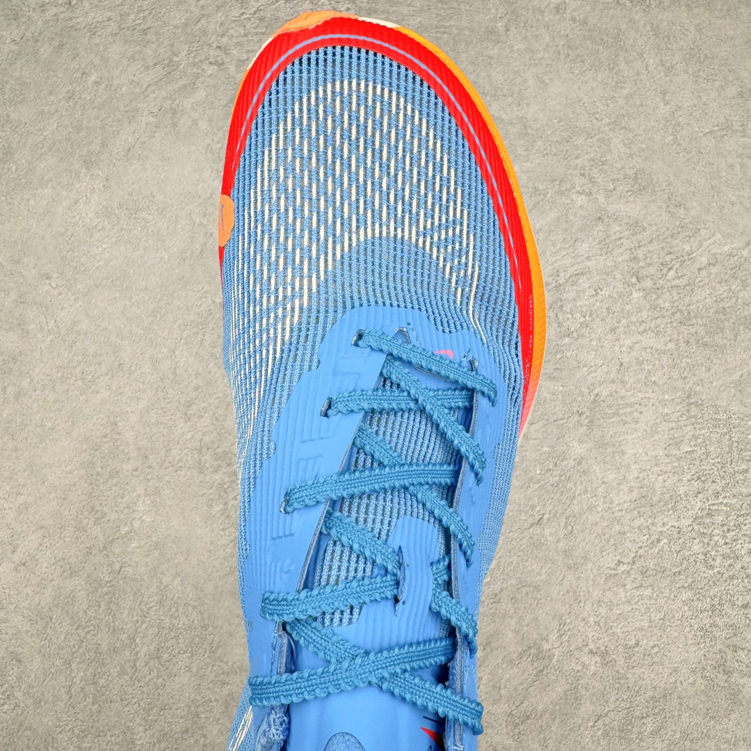 图片[4]-＃纯原福利 NK ZoomX Vaporfly Next% 马拉松一代跑鞋 鞋面使用了全新 Vaporweave 科技 这种类似蝉翼的材质相比 Flyknit 更加轻薄透气 非对称的鞋带系统和泡棉护垫的加入令舒适度更高 鞋头辅以超大的 Swoosh 点缀 再配上流线型外观设计 时尚感十足 尺码：36 36.5 37.5 38 38.5 39 40 40.5 41 42 42.5 43 44 44.5 45-选品中心
