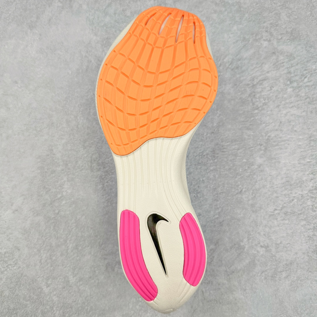 图片[9]-＃纯原福利 NK ZoomX Vaporfly Next% 马拉松一代跑鞋 鞋面使用了全新 Vaporweave 科技 这种类似蝉翼的材质相比 Flyknit 更加轻薄透气 非对称的鞋带系统和泡棉护垫的加入令舒适度更高 鞋头辅以超大的 Swoosh 点缀 再配上流线型外观设计 时尚感十足 尺码：36 36.5 37.5 38 38.5 39 40 40.5 41 42 42.5 43 44 44.5 45-选品中心
