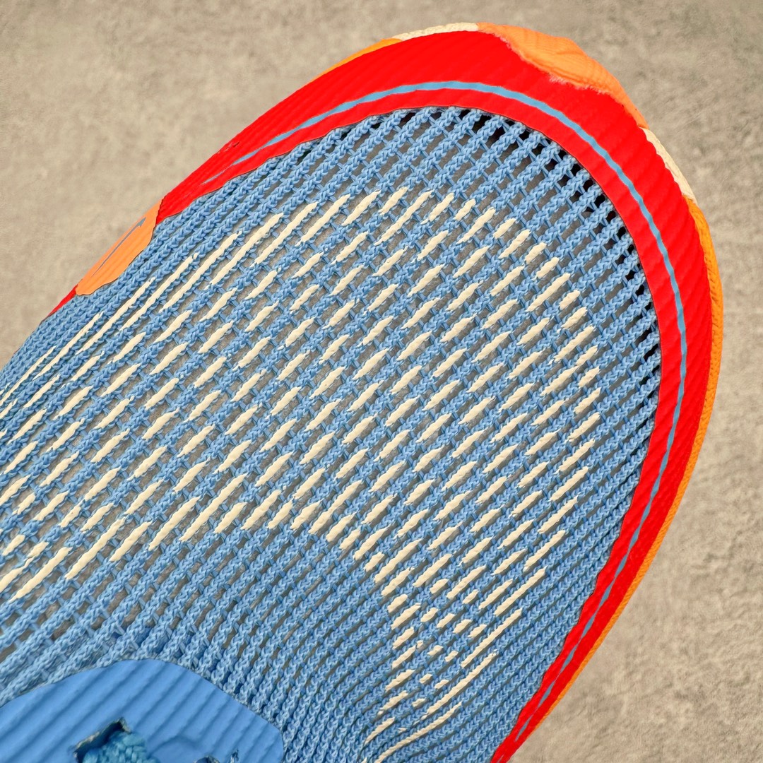 图片[10]-＃纯原福利 NK ZoomX Vaporfly Next% 马拉松一代跑鞋 鞋面使用了全新 Vaporweave 科技 这种类似蝉翼的材质相比 Flyknit 更加轻薄透气 非对称的鞋带系统和泡棉护垫的加入令舒适度更高 鞋头辅以超大的 Swoosh 点缀 再配上流线型外观设计 时尚感十足 尺码：36 36.5 37.5 38 38.5 39 40 40.5 41 42 42.5 43 44 44.5 45-选品中心