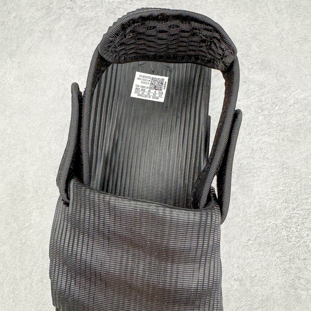图片[5]-AD Original Adilette 22 Slide 3D打印沙滩涉水舒适耐磨运动凉鞋 由 3D 打印工艺打造 波浪型「山峦」设计彰显极简美学 鞋侧搭载「THE BRAND WITH THE THREE STRIPES」标识 整体造型从视觉上带来舒适感的同时 亦能满足多种风格的搭配 尺码：36 36.5 37.5 38 38.5 39 40 40.5 41 42 42.5 43 44 44.5 45 46-选品中心