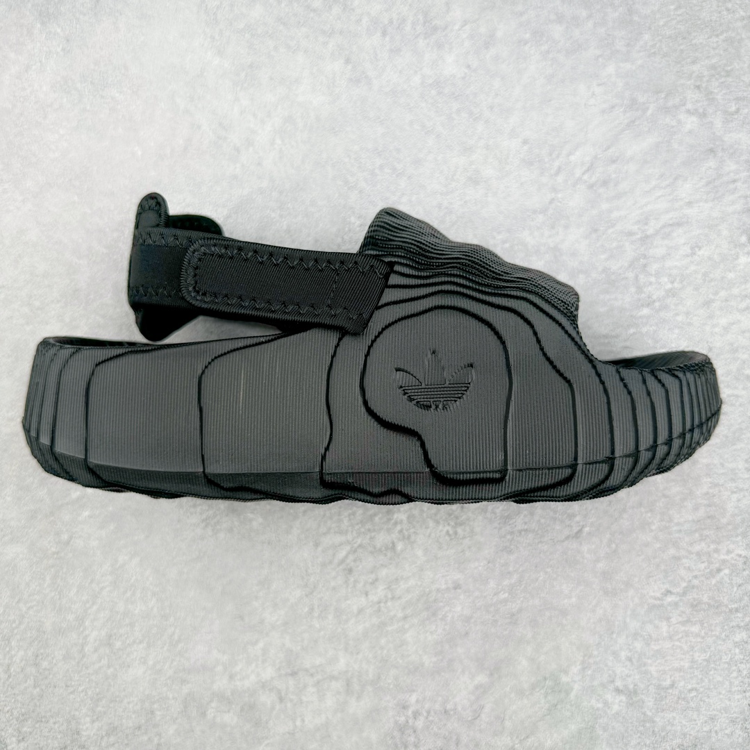 AD Original Adilette 22 Slide 3D打印沙滩涉水舒适耐磨运动凉鞋 由 3D 打印工艺打造 波浪型「山峦」设计彰显极简美学 鞋侧搭载「THE BRAND WITH THE THREE STRIPES」标识 整体造型从视觉上带来舒适感的同时 亦能满足多种风格的搭配 尺码：36 36.5 37.5 38 38.5 39 40 40.5 41 42 42.5 43 44 44.5 45 46-选品中心