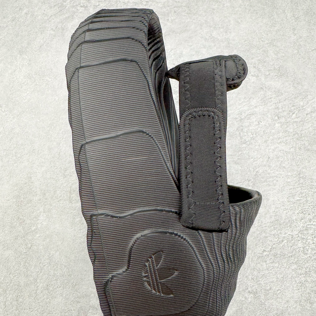 图片[6]-AD Original Adilette 22 Slide 3D打印沙滩涉水舒适耐磨运动凉鞋 由 3D 打印工艺打造 波浪型「山峦」设计彰显极简美学 鞋侧搭载「THE BRAND WITH THE THREE STRIPES」标识 整体造型从视觉上带来舒适感的同时 亦能满足多种风格的搭配 尺码：36 36.5 37.5 38 38.5 39 40 40.5 41 42 42.5 43 44 44.5 45 46-选品中心