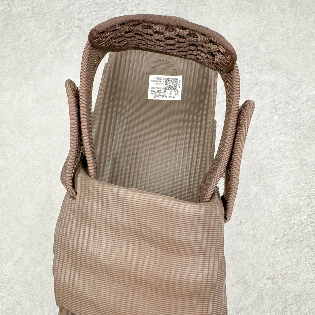 图片[5]-AD Original Adilette 22 Slide 3D打印沙滩涉水舒适耐磨运动凉鞋 由 3D 打印工艺打造 波浪型「山峦」设计彰显极简美学 鞋侧搭载「THE BRAND WITH THE THREE STRIPES」标识 整体造型从视觉上带来舒适感的同时 亦能满足多种风格的搭配 尺码：36 36.5 37.5 38 38.5 39 40 40.5 41 42 42.5 43 44 44.5 45 46-选品中心