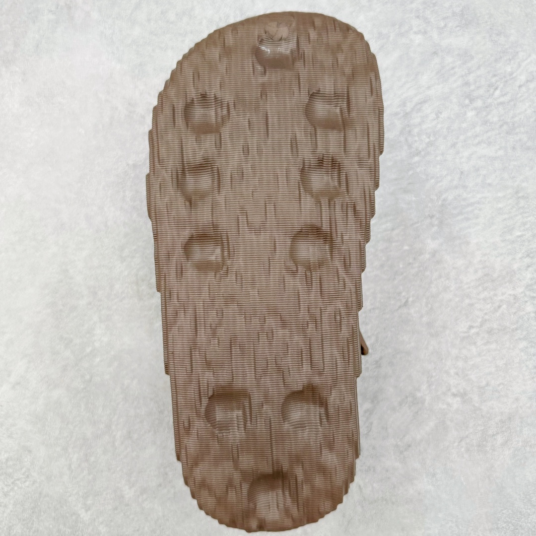 图片[9]-AD Original Adilette 22 Slide 3D打印沙滩涉水舒适耐磨运动凉鞋 由 3D 打印工艺打造 波浪型「山峦」设计彰显极简美学 鞋侧搭载「THE BRAND WITH THE THREE STRIPES」标识 整体造型从视觉上带来舒适感的同时 亦能满足多种风格的搭配 尺码：36 36.5 37.5 38 38.5 39 40 40.5 41 42 42.5 43 44 44.5 45 46-选品中心