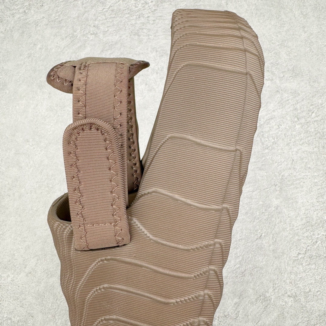 图片[7]-AD Original Adilette 22 Slide 3D打印沙滩涉水舒适耐磨运动凉鞋 由 3D 打印工艺打造 波浪型「山峦」设计彰显极简美学 鞋侧搭载「THE BRAND WITH THE THREE STRIPES」标识 整体造型从视觉上带来舒适感的同时 亦能满足多种风格的搭配 尺码：36 36.5 37.5 38 38.5 39 40 40.5 41 42 42.5 43 44 44.5 45 46-选品中心