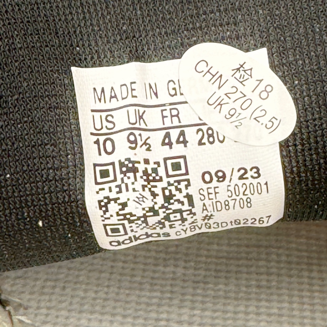 图片[12]-＃PK纯原 JJJJound x AD Originals Samba Classic\\\”Studded Pack Black\\\”桑巴舞系列绅士德训足球风百搭低帮休闲运动板鞋 联名奶白灰黑 ID8708 好货不怕晚 市场最强版 原厂进口 \\\”Prime Asia\\\” 山羊皮（纹理自然）原厂台湾进口短绒猪巴革 全套原厂纸板冲刀加持 独家原档案私模RB橡胶大底 含胶量硬度原鞋一致 正确拉帮鞋垫背胶 原厂标裁支持鉴定 高密度丽新布中底 内置环保海玻璃鞋垫 全鞋电脑针车零偏差 产品品控稳定性领先行业 原厂港宝加持定型后跟R度完美 JJJJound x Originals联名鞋 作为合作企划里的金字招牌JJJJound 善于利用自己的极简美学挖掘品牌的全新风貌 本次 JJJJound 携手 Originals 选用大热鞋款 Samba 为蓝本 将鞋款的街头气质无痕转变为「静奢风」 鞋款肉眼可见的被赋予了难得的质感 黑白两色都采用了黄色优质皮革内衬以呼应生胶大底 取消了鞋舌的 Logo 转而采用压纹处理使得鞋款整体氛围更加静谧、奢华 同时为了彰显本次合作鞋款的身份 双方合作标识和 JJJJound Logo 被分别印在鞋口内侧和鞋垫上 尺码：36 36.5 37.5 38 38.5 39 40 40.5 41 42 42.5 43 44 44.5 45 46 46.5-选品中心