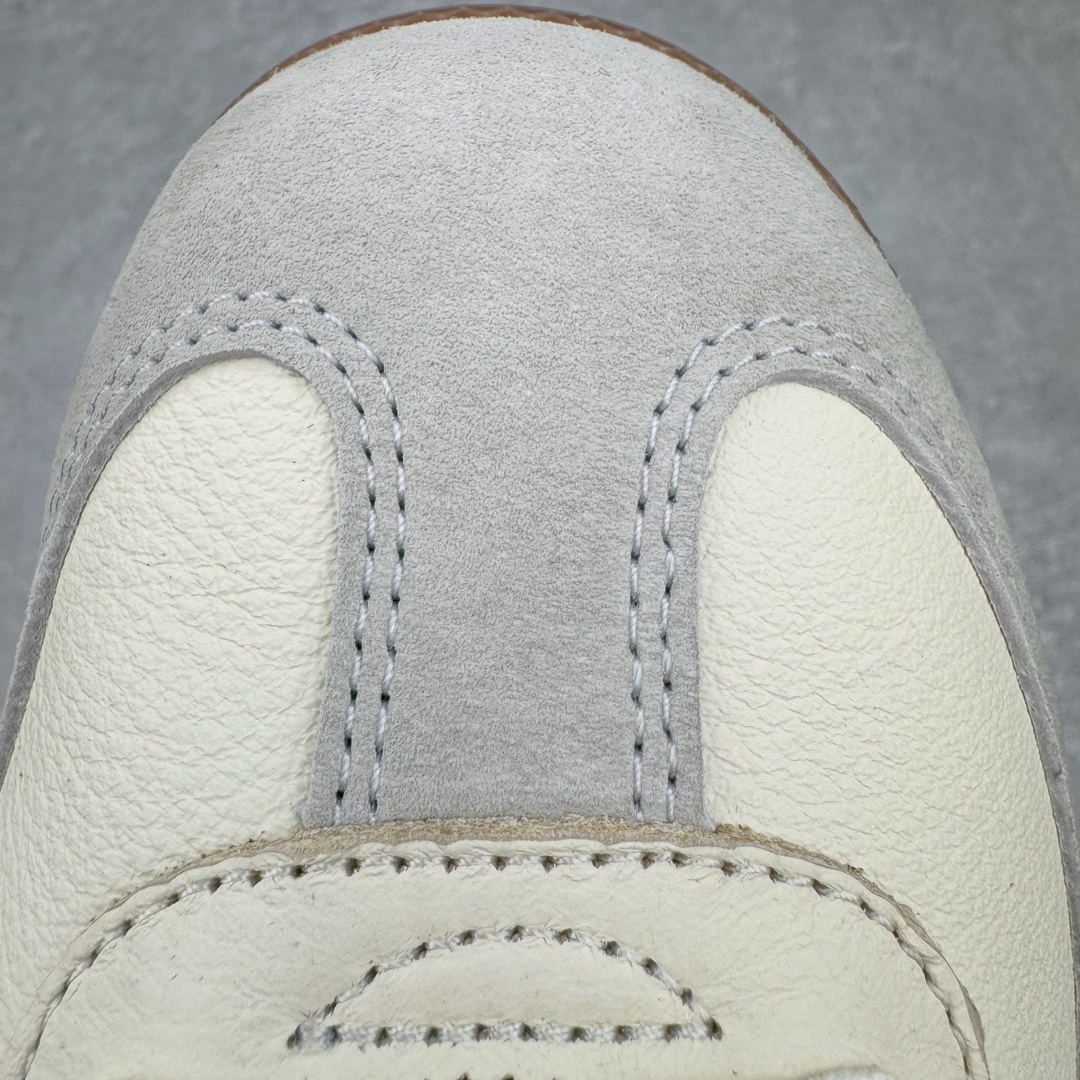 图片[20]-＃PK纯原 JJJJound x AD Originals Samba Classic\\\”Studded Pack Black\\\”桑巴舞系列绅士德训足球风百搭低帮休闲运动板鞋 联名奶白灰黑 ID8708 好货不怕晚 市场最强版 原厂进口 \\\”Prime Asia\\\” 山羊皮（纹理自然）原厂台湾进口短绒猪巴革 全套原厂纸板冲刀加持 独家原档案私模RB橡胶大底 含胶量硬度原鞋一致 正确拉帮鞋垫背胶 原厂标裁支持鉴定 高密度丽新布中底 内置环保海玻璃鞋垫 全鞋电脑针车零偏差 产品品控稳定性领先行业 原厂港宝加持定型后跟R度完美 JJJJound x Originals联名鞋 作为合作企划里的金字招牌JJJJound 善于利用自己的极简美学挖掘品牌的全新风貌 本次 JJJJound 携手 Originals 选用大热鞋款 Samba 为蓝本 将鞋款的街头气质无痕转变为「静奢风」 鞋款肉眼可见的被赋予了难得的质感 黑白两色都采用了黄色优质皮革内衬以呼应生胶大底 取消了鞋舌的 Logo 转而采用压纹处理使得鞋款整体氛围更加静谧、奢华 同时为了彰显本次合作鞋款的身份 双方合作标识和 JJJJound Logo 被分别印在鞋口内侧和鞋垫上 尺码：36 36.5 37.5 38 38.5 39 40 40.5 41 42 42.5 43 44 44.5 45 46 46.5-选品中心