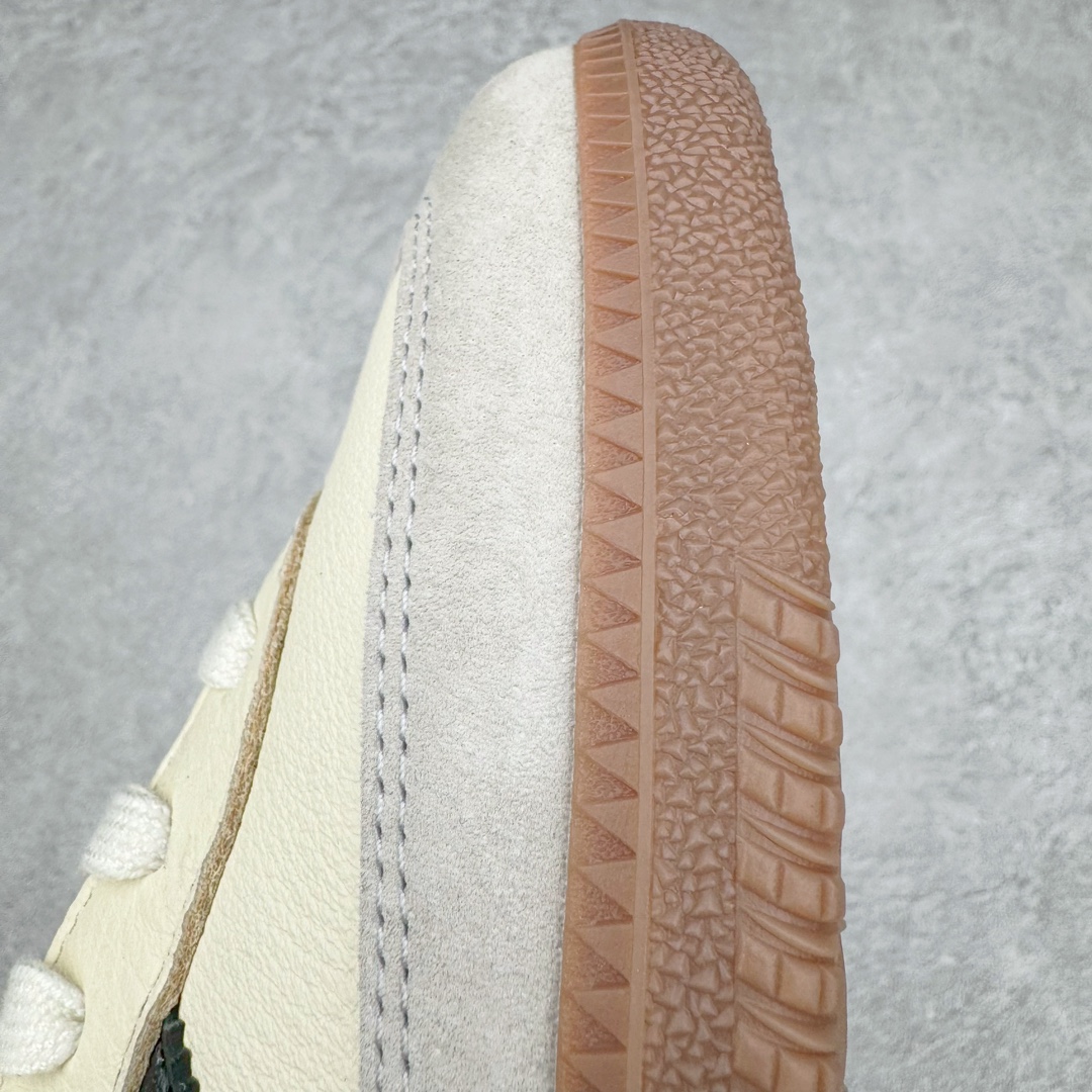 图片[17]-＃PK纯原 JJJJound x AD Originals Samba Classic\\\”Studded Pack Black\\\”桑巴舞系列绅士德训足球风百搭低帮休闲运动板鞋 联名奶白灰黑 ID8708 好货不怕晚 市场最强版 原厂进口 \\\”Prime Asia\\\” 山羊皮（纹理自然）原厂台湾进口短绒猪巴革 全套原厂纸板冲刀加持 独家原档案私模RB橡胶大底 含胶量硬度原鞋一致 正确拉帮鞋垫背胶 原厂标裁支持鉴定 高密度丽新布中底 内置环保海玻璃鞋垫 全鞋电脑针车零偏差 产品品控稳定性领先行业 原厂港宝加持定型后跟R度完美 JJJJound x Originals联名鞋 作为合作企划里的金字招牌JJJJound 善于利用自己的极简美学挖掘品牌的全新风貌 本次 JJJJound 携手 Originals 选用大热鞋款 Samba 为蓝本 将鞋款的街头气质无痕转变为「静奢风」 鞋款肉眼可见的被赋予了难得的质感 黑白两色都采用了黄色优质皮革内衬以呼应生胶大底 取消了鞋舌的 Logo 转而采用压纹处理使得鞋款整体氛围更加静谧、奢华 同时为了彰显本次合作鞋款的身份 双方合作标识和 JJJJound Logo 被分别印在鞋口内侧和鞋垫上 尺码：36 36.5 37.5 38 38.5 39 40 40.5 41 42 42.5 43 44 44.5 45 46 46.5-选品中心