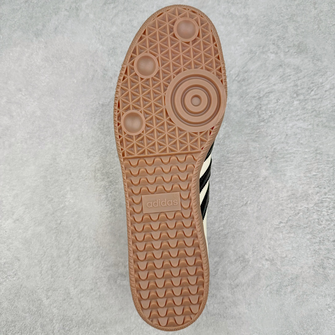 图片[9]-＃PK纯原 JJJJound x AD Originals Samba Classic\\\”Studded Pack Black\\\”桑巴舞系列绅士德训足球风百搭低帮休闲运动板鞋 联名奶白灰黑 ID8708 好货不怕晚 市场最强版 原厂进口 \\\”Prime Asia\\\” 山羊皮（纹理自然）原厂台湾进口短绒猪巴革 全套原厂纸板冲刀加持 独家原档案私模RB橡胶大底 含胶量硬度原鞋一致 正确拉帮鞋垫背胶 原厂标裁支持鉴定 高密度丽新布中底 内置环保海玻璃鞋垫 全鞋电脑针车零偏差 产品品控稳定性领先行业 原厂港宝加持定型后跟R度完美 JJJJound x Originals联名鞋 作为合作企划里的金字招牌JJJJound 善于利用自己的极简美学挖掘品牌的全新风貌 本次 JJJJound 携手 Originals 选用大热鞋款 Samba 为蓝本 将鞋款的街头气质无痕转变为「静奢风」 鞋款肉眼可见的被赋予了难得的质感 黑白两色都采用了黄色优质皮革内衬以呼应生胶大底 取消了鞋舌的 Logo 转而采用压纹处理使得鞋款整体氛围更加静谧、奢华 同时为了彰显本次合作鞋款的身份 双方合作标识和 JJJJound Logo 被分别印在鞋口内侧和鞋垫上 尺码：36 36.5 37.5 38 38.5 39 40 40.5 41 42 42.5 43 44 44.5 45 46 46.5-选品中心