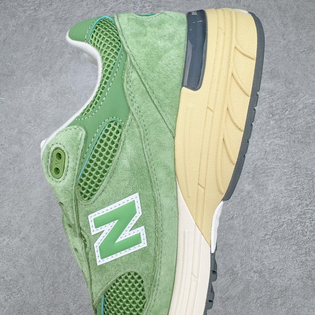 图片[7]-＃总裁 New Balance U993GW 新百伦NB993总统复古慢跑鞋 绿色 正确3M反光细节 原楦原纸版开发 正确6层组合底模精密开发 后跟透明TPU水晶装饰条稳固 沿用了引以为傲的跑鞋手工技艺 采用猪皮绒面并包裹局部透气网面的鞋身设计 菱网鞋舌上刻有New Balance USA 鞋面依旧身着经典的大热之灰 彰显了其高端的品质身份 尺码：40 40.5 41.5 42 42.5 43 44 44.5 45 46.5-选品中心