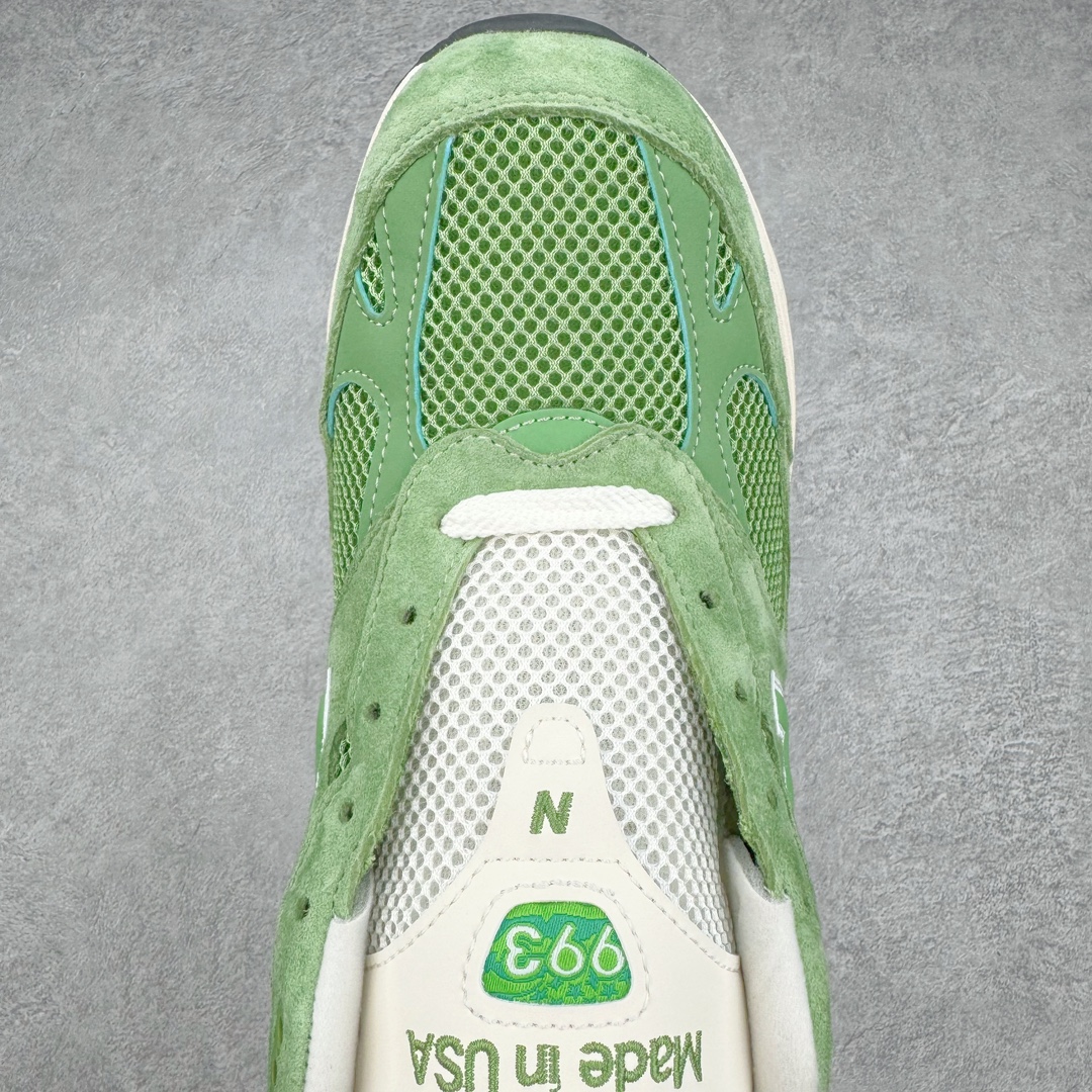 图片[4]-＃总裁 New Balance U993GW 新百伦NB993总统复古慢跑鞋 绿色 正确3M反光细节 原楦原纸版开发 正确6层组合底模精密开发 后跟透明TPU水晶装饰条稳固 沿用了引以为傲的跑鞋手工技艺 采用猪皮绒面并包裹局部透气网面的鞋身设计 菱网鞋舌上刻有New Balance USA 鞋面依旧身着经典的大热之灰 彰显了其高端的品质身份 尺码：40 40.5 41.5 42 42.5 43 44 44.5 45 46.5-选品中心