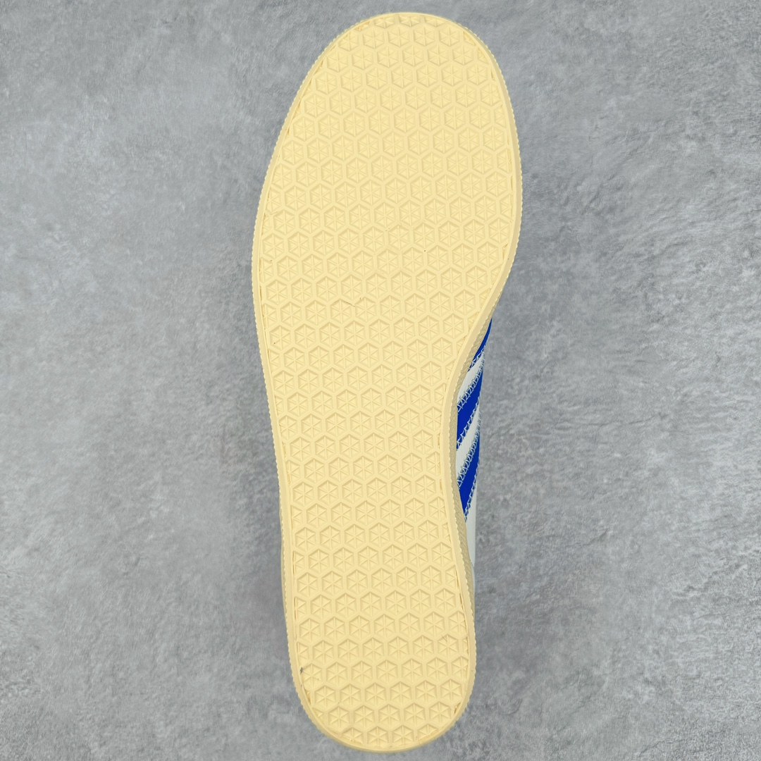 图片[9]-＃HP纯原 AD Original Gazelle Trainers 瞪羚室内鞋系列低帮复古百搭休闲运动德训风板鞋 IF4599 高端零售特供批次 原厂定制长毛翻毛皮组合环保纤维革鞋面材质 内置环保海玻璃鞋垫 外置RB橡胶大底 产品品控稳定性领先行业 原厂全套原楦原纸板冲刀磨具开发 原厂皮料加持 原厂港宝加持定型后跟R度完美 将复古进行到底 简约流畅 三十年不变经典 这款Gazelle运动鞋 无论面料、配色、质感或设计 都只在重现其1991年原款的经典 皮革鞋面 撞色三条纹和鞋跟标的设计 力求呈现90年代的经典复古风潮 Samba火热的同时 也带动了其它的复古鞋型 Gazelle便是其中一只 Gazelle Indoor拥有包边更宽的T字型鞋头 更好的保护运动员的前掌 浓浓的复古氛围感 非常适合现在流行的Cleanfit风格 尺码：35.5 36 36⅔ 37⅓ 38 38⅔ 39⅓ 40 40⅔ 41⅓ 42 42⅔ 43⅓ 44 44⅔ 45-选品中心