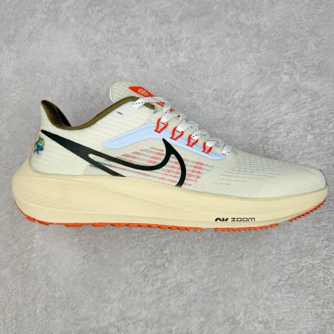 图片[10]-＃长期补货 超级跑量神器 NK Zoom Pegasus 39 登月39代系列 网纱透气缓震疾速跑鞋 中底内置Zoom Air 气垫 假一赔十 工厂个位数利润 淡季生产只为养工人 焕新升级 助力攻克湿滑的跑步征程 外底设计结合凹槽 铸就非凡抓地力 粘性橡胶助力提供非凡抓地力 合成材质与织物包覆双足 营造如袜子般透气舒适的穿着体验 传统鞋带系统易于调节 塑就个性化贴合体验 尺码：36 36.5 37.5 38 38.5 39 40 40.5 41 42 42.5 43 44 44.5 45-选品中心