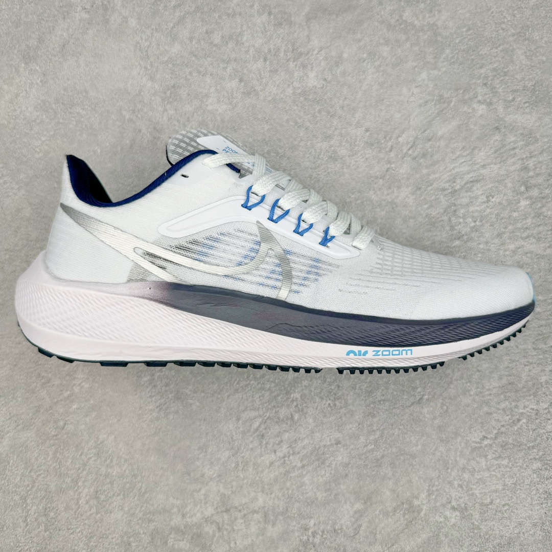 图片[5]-＃长期补货 超级跑量神器 NK Zoom Pegasus 39 登月39代系列 网纱透气缓震疾速跑鞋 中底内置Zoom Air 气垫 假一赔十 工厂个位数利润 淡季生产只为养工人 焕新升级 助力攻克湿滑的跑步征程 外底设计结合凹槽 铸就非凡抓地力 粘性橡胶助力提供非凡抓地力 合成材质与织物包覆双足 营造如袜子般透气舒适的穿着体验 传统鞋带系统易于调节 塑就个性化贴合体验 尺码：36 36.5 37.5 38 38.5 39 40 40.5 41 42 42.5 43 44 44.5 45-选品中心