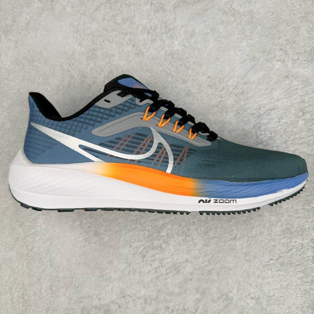 图片[9]-＃长期补货 超级跑量神器 NK Zoom Pegasus 39 登月39代系列 网纱透气缓震疾速跑鞋 中底内置Zoom Air 气垫 假一赔十 工厂个位数利润 淡季生产只为养工人 焕新升级 助力攻克湿滑的跑步征程 外底设计结合凹槽 铸就非凡抓地力 粘性橡胶助力提供非凡抓地力 合成材质与织物包覆双足 营造如袜子般透气舒适的穿着体验 传统鞋带系统易于调节 塑就个性化贴合体验 尺码：36 36.5 37.5 38 38.5 39 40 40.5 41 42 42.5 43 44 44.5 45-选品中心