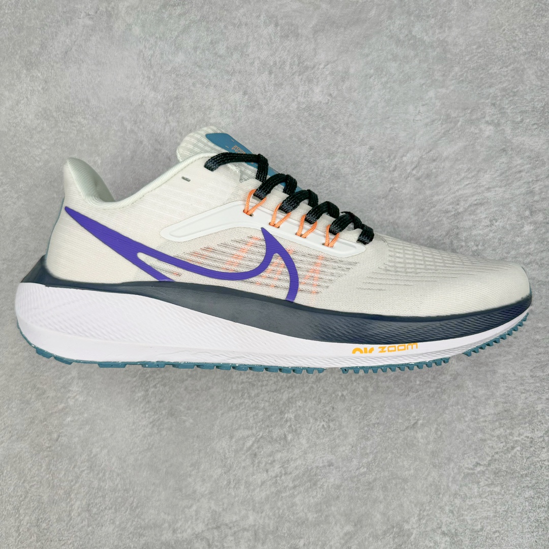 图片[4]-＃长期补货 超级跑量神器 NK Zoom Pegasus 39 登月39代系列 网纱透气缓震疾速跑鞋 中底内置Zoom Air 气垫 假一赔十 工厂个位数利润 淡季生产只为养工人 焕新升级 助力攻克湿滑的跑步征程 外底设计结合凹槽 铸就非凡抓地力 粘性橡胶助力提供非凡抓地力 合成材质与织物包覆双足 营造如袜子般透气舒适的穿着体验 传统鞋带系统易于调节 塑就个性化贴合体验 尺码：36 36.5 37.5 38 38.5 39 40 40.5 41 42 42.5 43 44 44.5 45-选品中心