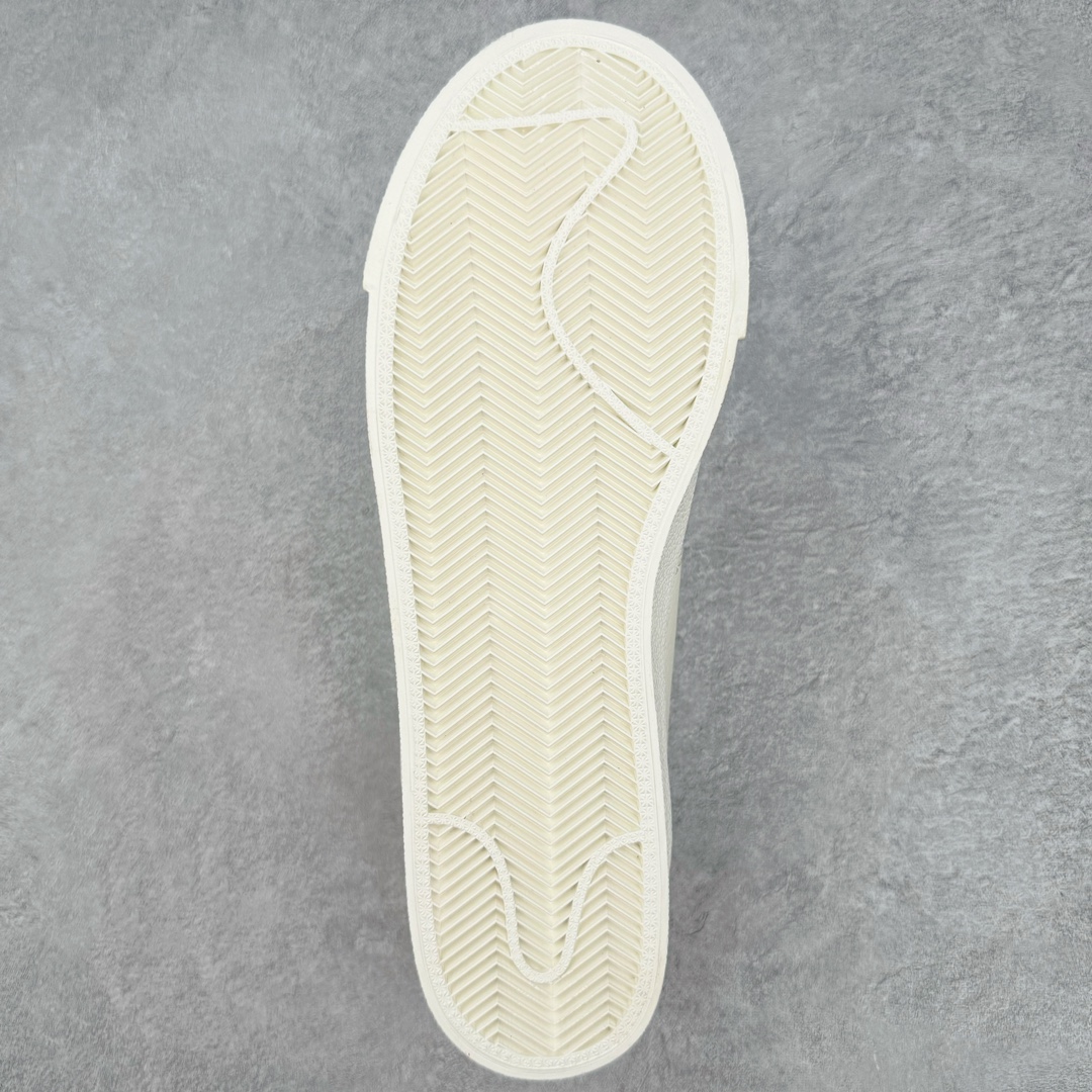 图片[9]-NK Blazer Low \’77 Jumbo 开拓者大钩 FJ5468-386 焕新升级经典 Blazer 鞋款 大号 Swoosh 突出新时代更加张扬的潮流感 对经典的又一次改良升级 大号 Swoosh 设计结合宽大鞋带 符合当下潮流意趣 橡胶外底融入凸起人字形底纹增添几分户外感觉 尺码：36 36.5 37.5 38 38.5 39 40 40.5 41 42 42.5 43 44 44.5 45-选品中心