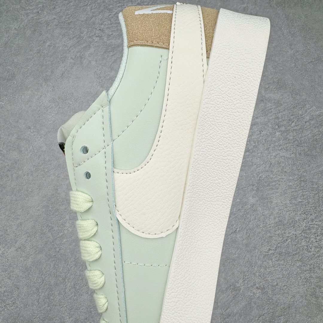 图片[7]-NK Blazer Low \’77 Jumbo 开拓者大钩 FJ5468-386 焕新升级经典 Blazer 鞋款 大号 Swoosh 突出新时代更加张扬的潮流感 对经典的又一次改良升级 大号 Swoosh 设计结合宽大鞋带 符合当下潮流意趣 橡胶外底融入凸起人字形底纹增添几分户外感觉 尺码：36 36.5 37.5 38 38.5 39 40 40.5 41 42 42.5 43 44 44.5 45-选品中心