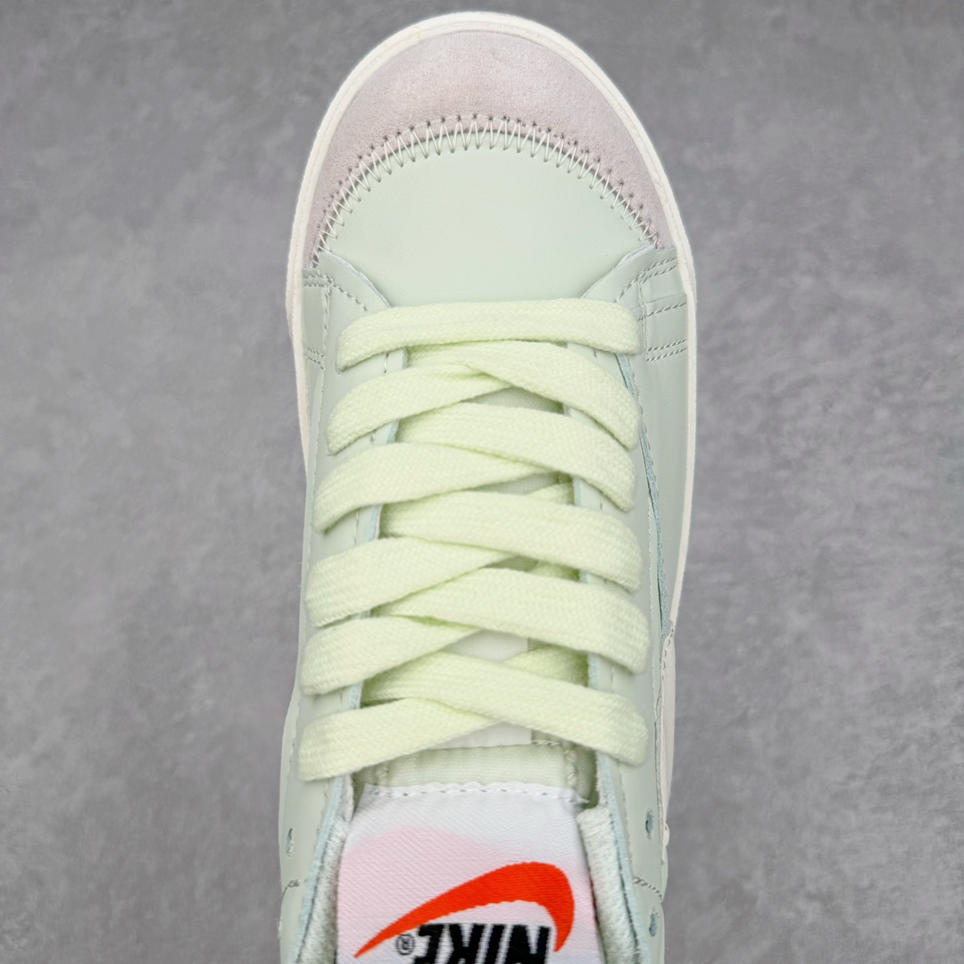 图片[4]-NK Blazer Low \’77 Jumbo 开拓者大钩 FJ5468-386 焕新升级经典 Blazer 鞋款 大号 Swoosh 突出新时代更加张扬的潮流感 对经典的又一次改良升级 大号 Swoosh 设计结合宽大鞋带 符合当下潮流意趣 橡胶外底融入凸起人字形底纹增添几分户外感觉 尺码：36 36.5 37.5 38 38.5 39 40 40.5 41 42 42.5 43 44 44.5 45-选品中心