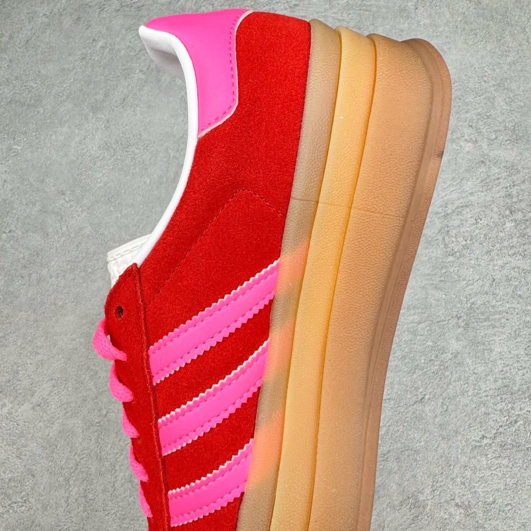 图片[7]-＃J版 AD Originals Gazelle Bold W 羚羊松糕系列复古百搭厚底增高低帮休闲运动板鞋 IH7496 新的一年就要换新的打扮啦！除了设定变美、健身、减肥等目标外，你已经可以利用鞋子来“偷偷改善身材比例”的愿望了！ 因为有一句话。身高不够。鞋子来凑~赶快入手以下各大运动品牌最新推出的“厚底增高运动鞋”吧。 是最好穿最百搭的长腿神器。 重点是……不仅价格不错～鞋子也不错啊！Originals的Gazelle Bold鞋款打造出「超厚底版本」！延续流线鞋型、经典麂皮材质、白色三条线和侧面烫金标志的复古外型，奶油白鞋底高度直接乘3，出门搭上它，保证一路步步高升。尺码：36 36⅔ 37⅓ 38 38⅔ 39⅓ 40-选品中心