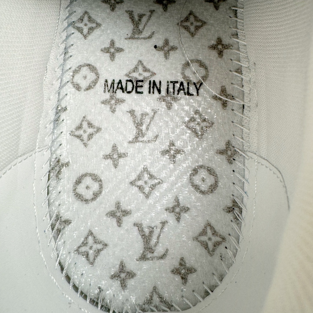 图片[17]-＃纯原福利 Louis Vuitton Trainer lv时装走秀运动鞋板鞋 牛仔白绿 老外外贸私人订单 全套原纸板楦头开发 原汁原味 完美呈现版型 原数据独家私模大底 超高清洁度 独家磨具开发男女鞋 全网最具灵魂的版型 正确原装黄色鞋盒 正确中底印花 鞋面印花3D高频深度立体 全鞋电脑针车 紧密相连 针距密度一致 环保乳胶注塑鞋垫 厚度脚感还原原版 皮面裁剪部位 统一油边封口工艺 原装橡胶大底含胶量大底组合零偏差 专柜全套包装 防尘袋 说明书 质保卡 尺码：36 37 38 39 40 41 42 43 44 45-选品中心