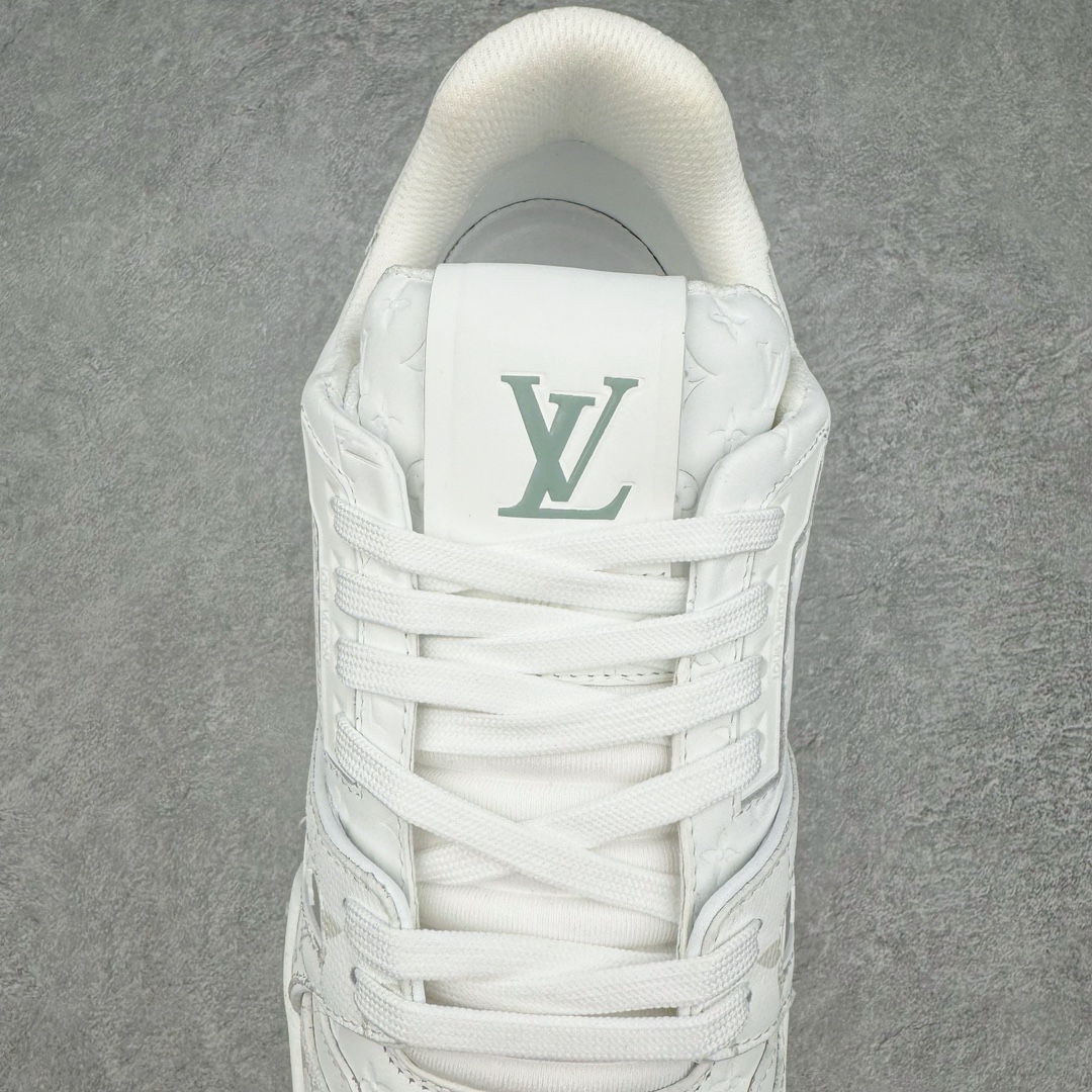 图片[5]-＃纯原福利 Louis Vuitton Trainer lv时装走秀运动鞋板鞋 牛仔白绿 老外外贸私人订单 全套原纸板楦头开发 原汁原味 完美呈现版型 原数据独家私模大底 超高清洁度 独家磨具开发男女鞋 全网最具灵魂的版型 正确原装黄色鞋盒 正确中底印花 鞋面印花3D高频深度立体 全鞋电脑针车 紧密相连 针距密度一致 环保乳胶注塑鞋垫 厚度脚感还原原版 皮面裁剪部位 统一油边封口工艺 原装橡胶大底含胶量大底组合零偏差 专柜全套包装 防尘袋 说明书 质保卡 尺码：36 37 38 39 40 41 42 43 44 45-选品中心