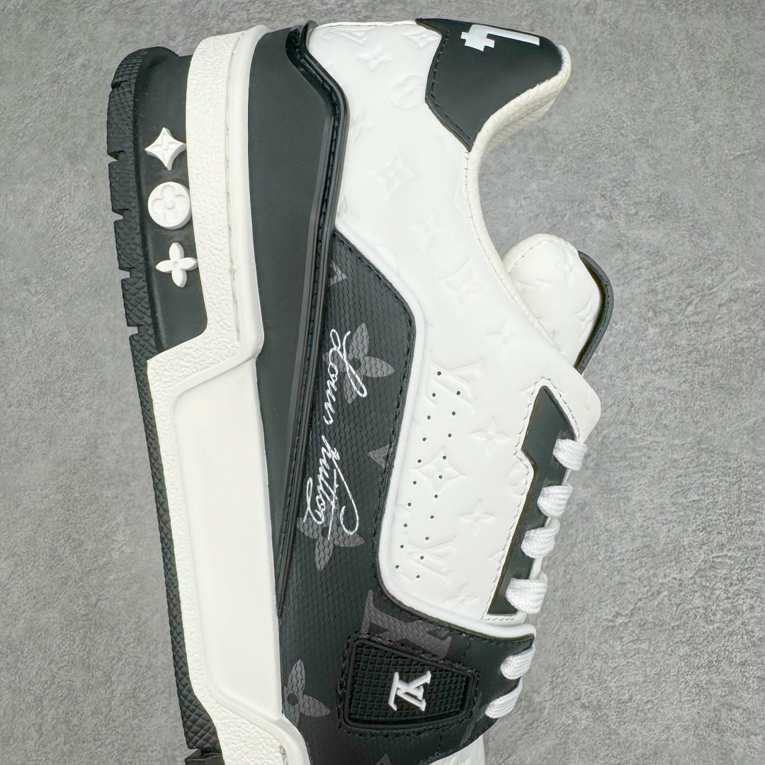 图片[6]-＃纯原福利 Louis Vuitton Trainer lv时装走秀运动鞋板鞋 牛仔白绿 老外外贸私人订单 全套原纸板楦头开发 原汁原味 完美呈现版型 原数据独家私模大底 超高清洁度 独家磨具开发男女鞋 全网最具灵魂的版型 正确原装黄色鞋盒 正确中底印花 鞋面印花3D高频深度立体 全鞋电脑针车 紧密相连 针距密度一致 环保乳胶注塑鞋垫 厚度脚感还原原版 皮面裁剪部位 统一油边封口工艺 原装橡胶大底含胶量大底组合零偏差 专柜全套包装 防尘袋 说明书 质保卡 尺码：36 37 38 39 40 41 42 43 44 45-选品中心