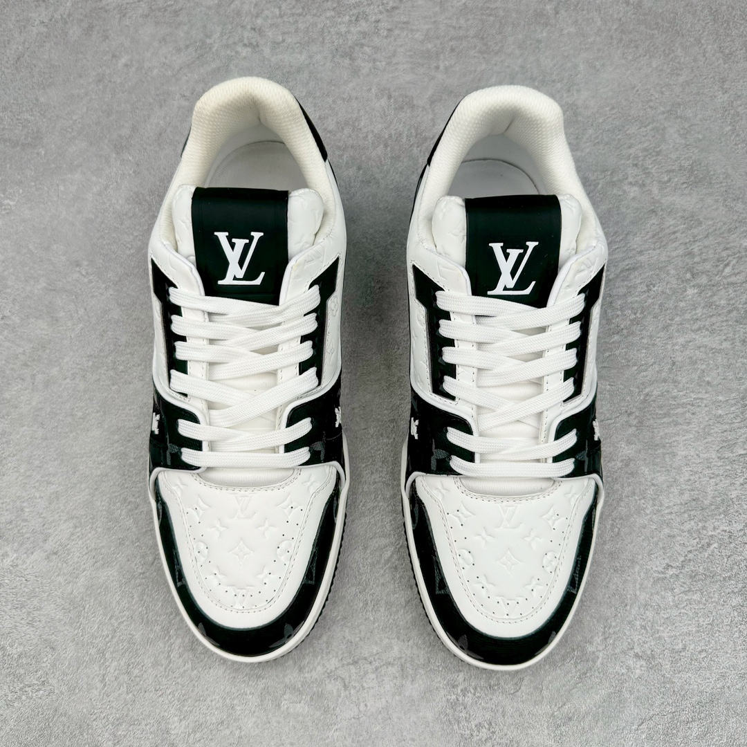 图片[2]-＃纯原福利 Louis Vuitton Trainer lv时装走秀运动鞋板鞋 牛仔白绿 老外外贸私人订单 全套原纸板楦头开发 原汁原味 完美呈现版型 原数据独家私模大底 超高清洁度 独家磨具开发男女鞋 全网最具灵魂的版型 正确原装黄色鞋盒 正确中底印花 鞋面印花3D高频深度立体 全鞋电脑针车 紧密相连 针距密度一致 环保乳胶注塑鞋垫 厚度脚感还原原版 皮面裁剪部位 统一油边封口工艺 原装橡胶大底含胶量大底组合零偏差 专柜全套包装 防尘袋 说明书 质保卡 尺码：36 37 38 39 40 41 42 43 44 45-选品中心