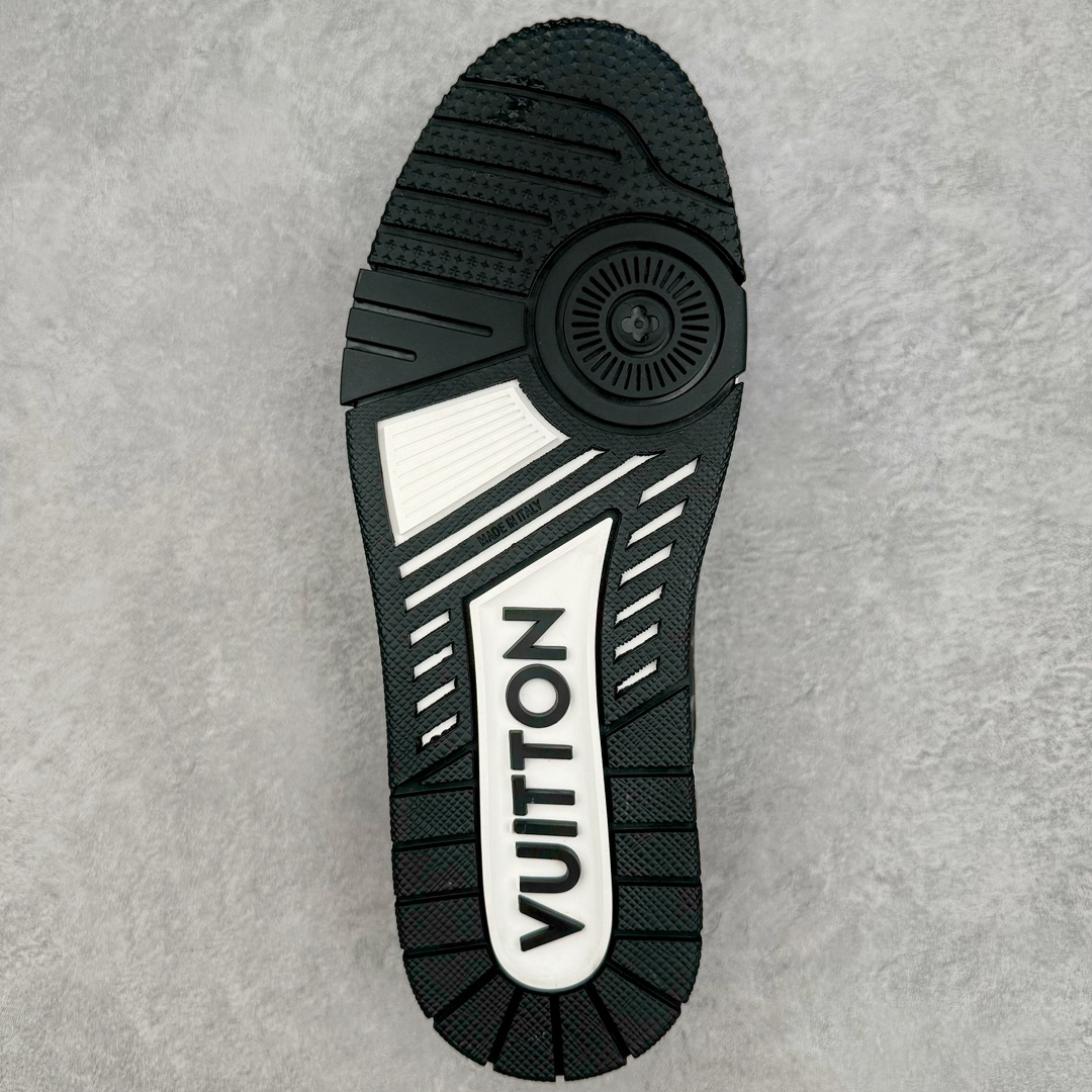 图片[9]-＃纯原福利 Louis Vuitton Trainer lv时装走秀运动鞋板鞋 牛仔白绿 老外外贸私人订单 全套原纸板楦头开发 原汁原味 完美呈现版型 原数据独家私模大底 超高清洁度 独家磨具开发男女鞋 全网最具灵魂的版型 正确原装黄色鞋盒 正确中底印花 鞋面印花3D高频深度立体 全鞋电脑针车 紧密相连 针距密度一致 环保乳胶注塑鞋垫 厚度脚感还原原版 皮面裁剪部位 统一油边封口工艺 原装橡胶大底含胶量大底组合零偏差 专柜全套包装 防尘袋 说明书 质保卡 尺码：36 37 38 39 40 41 42 43 44 45-选品中心