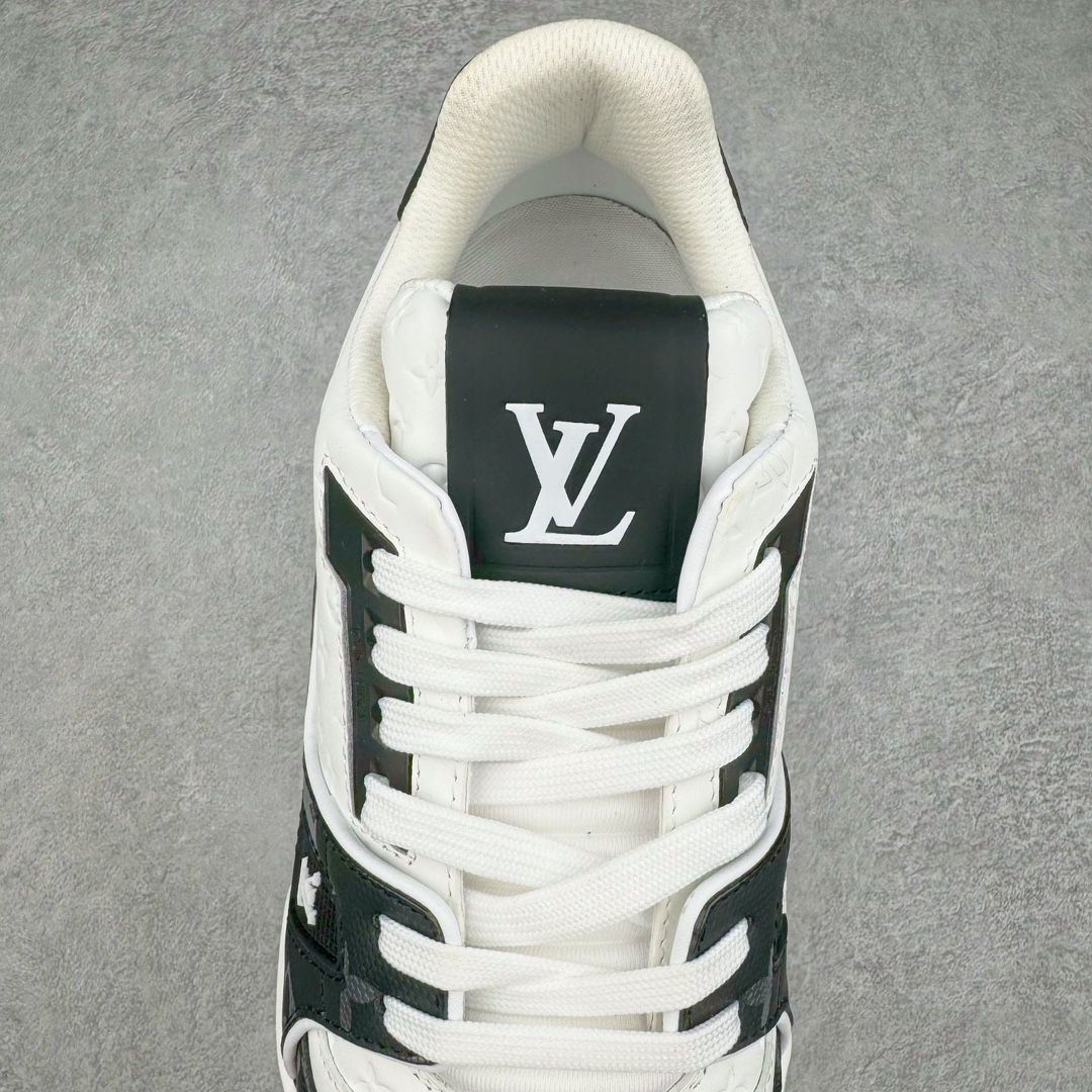 图片[5]-＃纯原福利 Louis Vuitton Trainer lv时装走秀运动鞋板鞋 牛仔白绿 老外外贸私人订单 全套原纸板楦头开发 原汁原味 完美呈现版型 原数据独家私模大底 超高清洁度 独家磨具开发男女鞋 全网最具灵魂的版型 正确原装黄色鞋盒 正确中底印花 鞋面印花3D高频深度立体 全鞋电脑针车 紧密相连 针距密度一致 环保乳胶注塑鞋垫 厚度脚感还原原版 皮面裁剪部位 统一油边封口工艺 原装橡胶大底含胶量大底组合零偏差 专柜全套包装 防尘袋 说明书 质保卡 尺码：36 37 38 39 40 41 42 43 44 45-选品中心