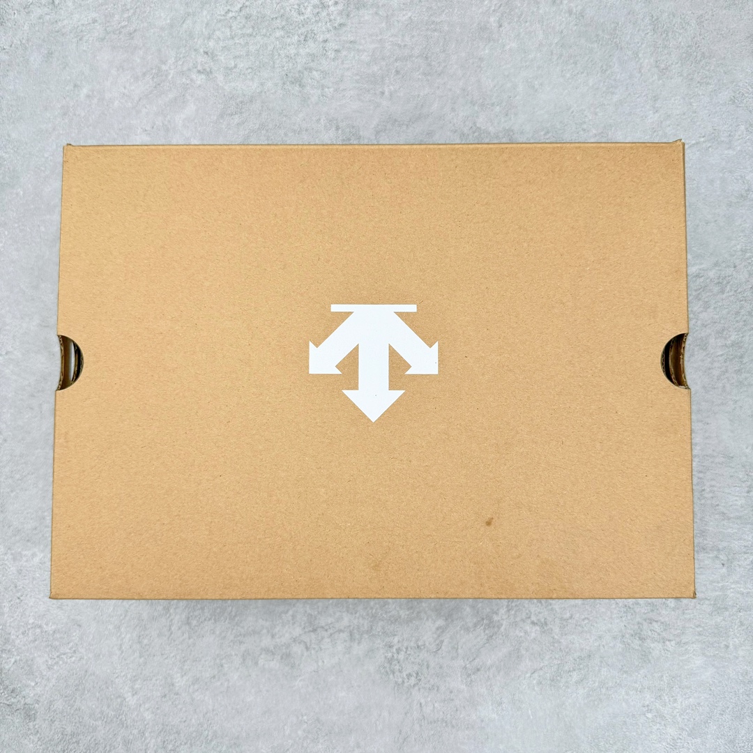 图片[15]-DESCENTE CHRON 迪桑特复古运动一脚蹬帆布鞋透气休闲鞋 轻松方便的一脚蹬设计 搭配轻质弹性鞋底 脚感舒适 简洁的帆布鞋面设计适用于多场景穿搭 尺码：36 36.5 37.5 38 38.5 39 40 40.5 41 42 42.5 43 44 44.5 45-选品中心