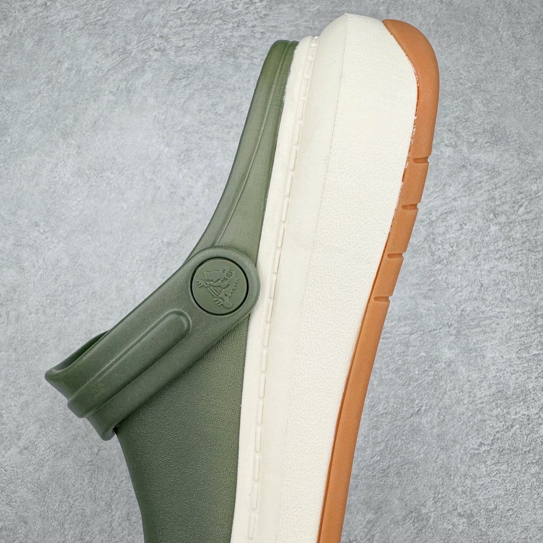 图片[7]-＃DG莞产 Crocs Classic Clog 卡骆驰简约休闲沙滩洞洞拖鞋凉鞋 全速 透明防水袋包装 注意配件需单独购买 超轻Croslite专利材料打造 鞋面更加耐用易清洗 该鞋款轻盈舒适 2002年 经典克骆格诞生 秉承外形简单 穿着舒适的初衷 不断为消费者带来舒适的穿着体验 穿出“趣”味 鞋面洞洞可搭彰显个性的智必星 一鞋两穿 可调节式后跟带增添鞋身的稳固性能 放前面变成愜意舒适的凉拖 放后面行走跑跳更加稳妥 Croslite ™材料 封闭式细胞树脂 能够在体温作用下自动变形以适应脚部形状 涉水性优秀的同时易于清洁 抓地力强 不易打滑 Crocs的核心理念：轻便 灵活 全方位的舒适感 同步官方尺码：M4（36-37） M5（37-38）M6（38-39）M7（39-40）M8（41-42）M9（42-43）M10（43-44）M11（45-46）-选品中心