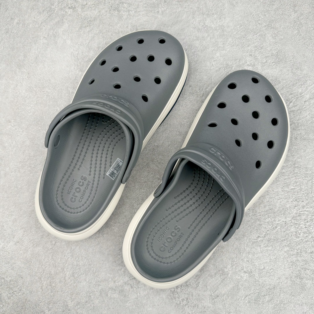 图片[3]-＃DG莞产 Crocs Classic Clog 卡骆驰简约休闲沙滩洞洞拖鞋凉鞋 全速 透明防水袋包装 注意配件需单独购买 超轻Croslite专利材料打造 鞋面更加耐用易清洗 该鞋款轻盈舒适 2002年 经典克骆格诞生 秉承外形简单 穿着舒适的初衷 不断为消费者带来舒适的穿着体验 穿出“趣”味 鞋面洞洞可搭彰显个性的智必星 一鞋两穿 可调节式后跟带增添鞋身的稳固性能 放前面变成愜意舒适的凉拖 放后面行走跑跳更加稳妥 Croslite ™材料 封闭式细胞树脂 能够在体温作用下自动变形以适应脚部形状 涉水性优秀的同时易于清洁 抓地力强 不易打滑 Crocs的核心理念：轻便 灵活 全方位的舒适感 同步官方尺码：M4（36-37） M5（37-38）M6（38-39）M7（39-40）M8（41-42）M9（42-43）M10（43-44）M11（45-46）-选品中心