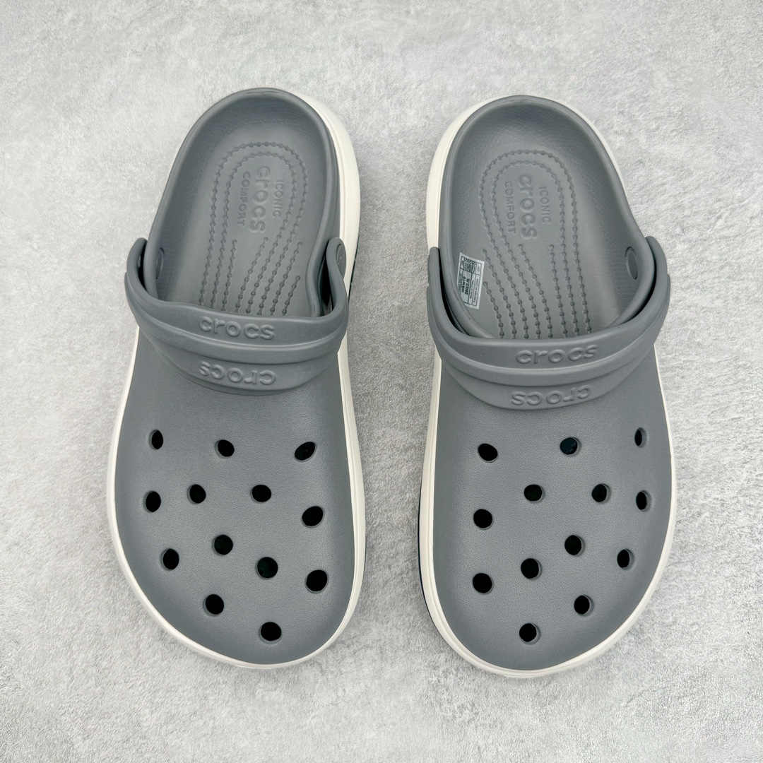 图片[2]-＃DG莞产 Crocs Classic Clog 卡骆驰简约休闲沙滩洞洞拖鞋凉鞋 全速 透明防水袋包装 注意配件需单独购买 超轻Croslite专利材料打造 鞋面更加耐用易清洗 该鞋款轻盈舒适 2002年 经典克骆格诞生 秉承外形简单 穿着舒适的初衷 不断为消费者带来舒适的穿着体验 穿出“趣”味 鞋面洞洞可搭彰显个性的智必星 一鞋两穿 可调节式后跟带增添鞋身的稳固性能 放前面变成愜意舒适的凉拖 放后面行走跑跳更加稳妥 Croslite ™材料 封闭式细胞树脂 能够在体温作用下自动变形以适应脚部形状 涉水性优秀的同时易于清洁 抓地力强 不易打滑 Crocs的核心理念：轻便 灵活 全方位的舒适感 同步官方尺码：M4（36-37） M5（37-38）M6（38-39）M7（39-40）M8（41-42）M9（42-43）M10（43-44）M11（45-46）-选品中心