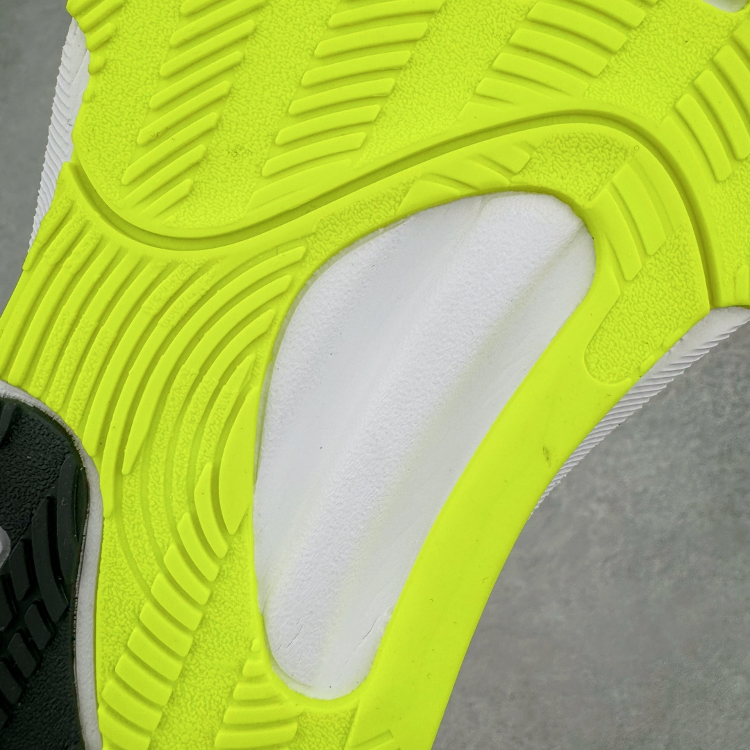 图片[18]-AD Supernova Rise 阿迪全新休闲轻跑鞋 IG1801 款鞋采用了Dreamstrike+ 中底 将缓冲材质与柔软的织物相结合 以最大限度地减少刺激性摩擦和慢跑后水泡的可能性 在美学方面 Supernova Rise 从自然和生物中汲取灵感 如深色底色和半绿色细节 尺码：36 36.5 37.5 38 38.5 39 40 40.5 41 42 42.5 43 44 44.5 45-选品中心