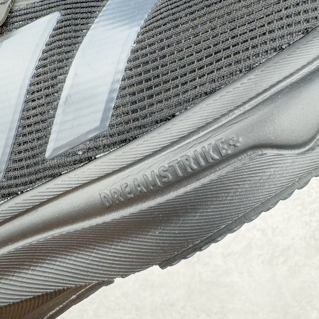 图片[18]-AD Supernova Rise 阿迪全新休闲轻跑鞋 IG1802 款鞋采用了Dreamstrike+ 中底 将缓冲材质与柔软的织物相结合 以最大限度地减少刺激性摩擦和慢跑后水泡的可能性 在美学方面 Supernova Rise 从自然和生物中汲取灵感 如深色底色和半绿色细节 尺码：36 36.5 37.5 38 38.5 39 40 40.5 41 42 42.5 43 44 44.5 45-选品中心