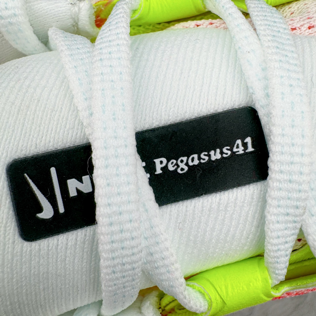 图片[14]-NK Zoom Pegasus 飞马41代马拉松系列网面透气缓震疾速跑鞋 拥有 Zoom Air 一如既往的稳定感和流畅感 鞋面采用工程网眼设计 为特定高热区域营造出色透气性 进一步增加鞋面的穿孔数量 让足部能够快速散热 中足搭配 Flywire 飞线 在高速运动时营造舒适稳定的贴合感 内置Zoon气垫加持 动力十足 货号：FD2722-100 尺码：36 36.5 37.5 38 38.5 39 40 40.5 41 42 42.5 43 44 44.5 45-选品中心
