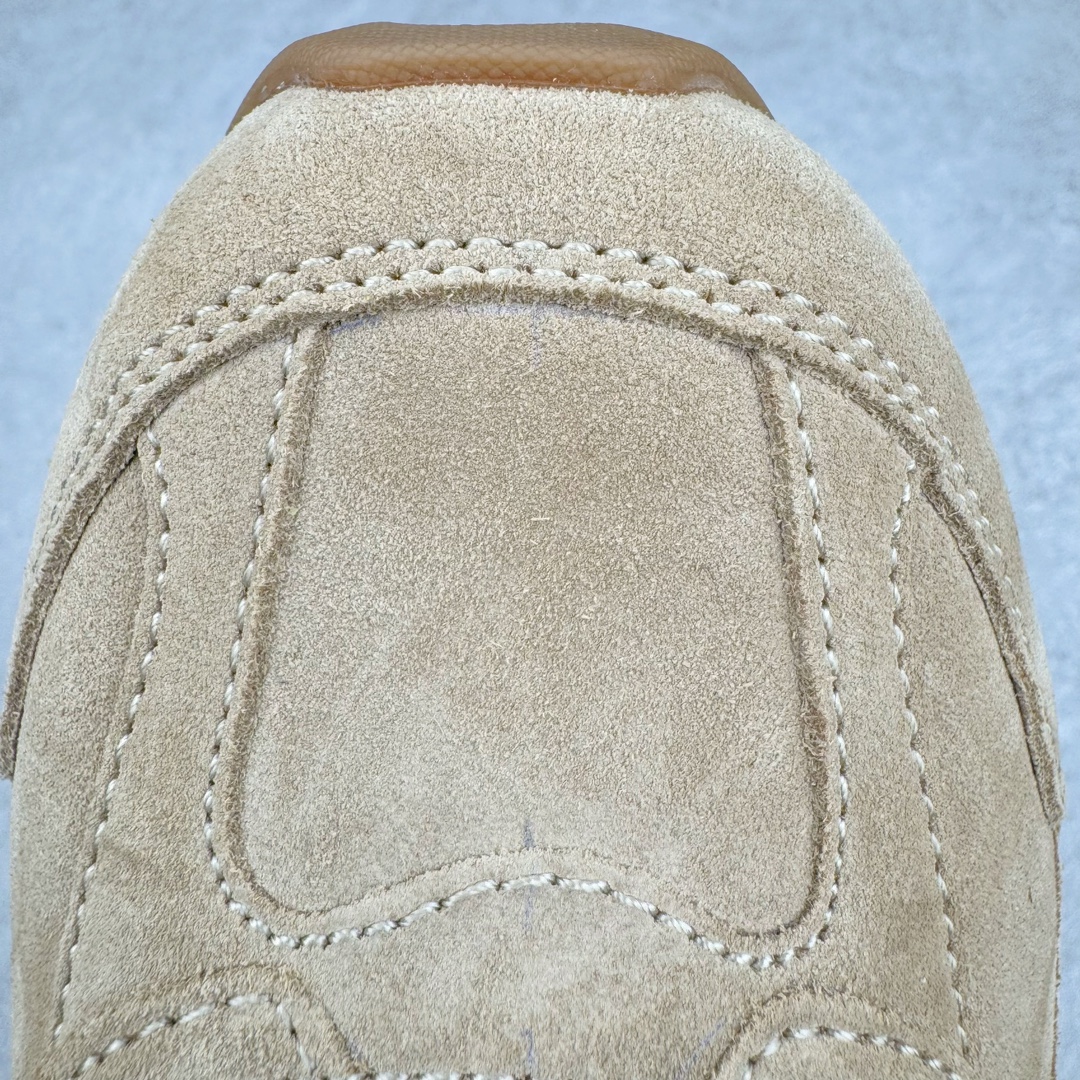 图片[12]-＃M纯原 Miumiu x New Balance NB530 新百伦缪缪联名款复古运动鞋 全套原楦原纸板原厂数据开发 原厂三文治网纱 原装进口羊皮加羊反绒正确绒感卡色 正确中底拉帮中底纸板满印细节 冲裁组合 匠心打造 耗时两个月开发完成 工艺极其复杂难度可想而知 新开独立私模大底 全网唯一正确私模大底 高端零售专供产物 这双变奏版本的530 SL 有着抢眼的双鞋带系统 以撞色的拼接感带出不同以往的风格 同时透过网眼面料与麂皮呈现复古质地 除了极为受到欢迎的棕色调之外 还推出了轻盈的裸白色系 而双方的联名徽标则展现在鞋舌以及内里衬底之上 搭配棉质和皮革的双重鞋带设计呈现出不俗的质感 此番的一大亮点就是将原来的ABZORB 鞋底更换为超薄外底 诠释Y2K风造型 鞋舌上的\\\”Miu Miu\\\”和\\\”NB\\\”Logo彰显联名身份 整双鞋带来浓浓的复古氛围 尺码：36 37 37.5 38 38.5 39.5 40 40.5 41.5 42 42.5 43 44 44.5 45 45.5 46.5-选品中心