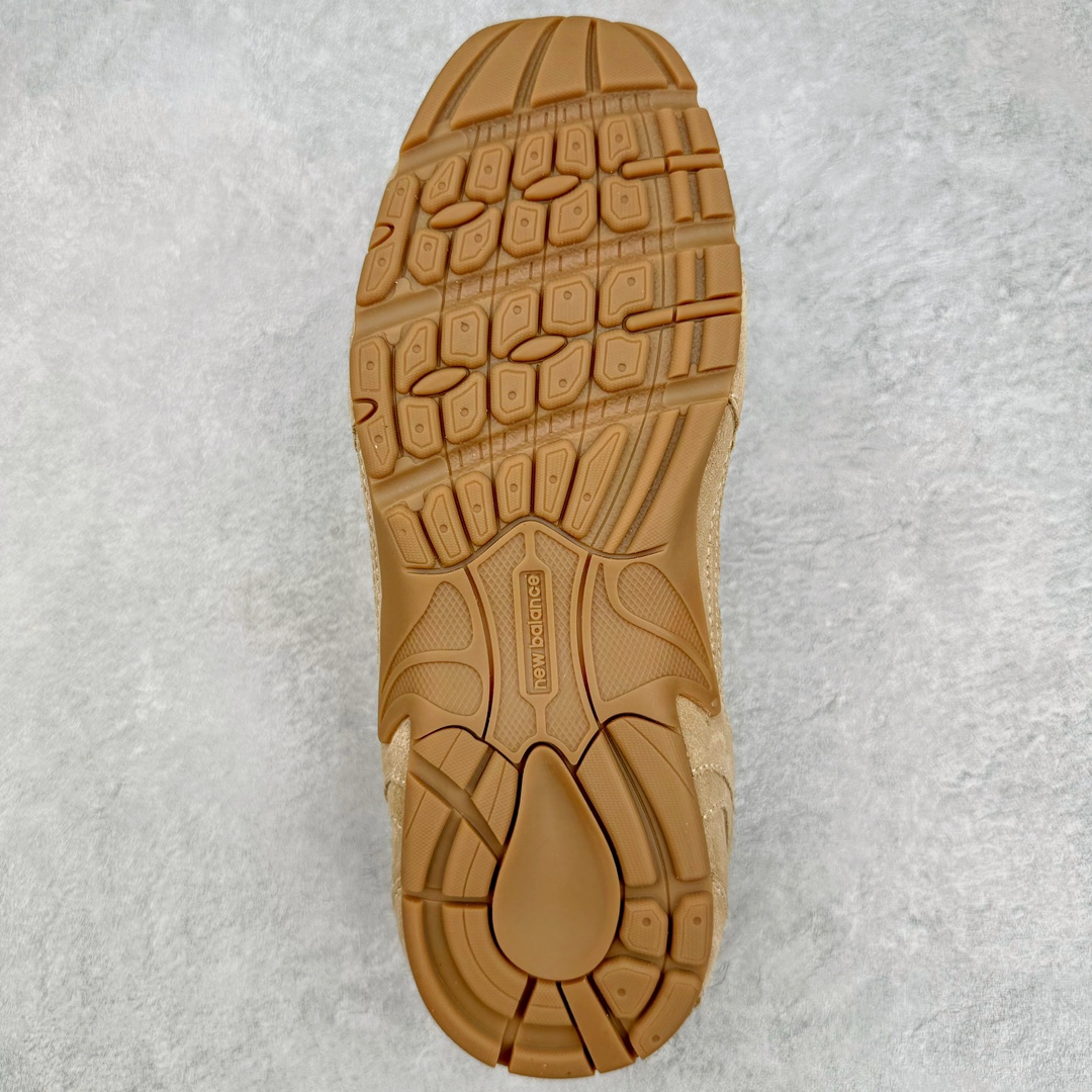 图片[9]-＃M纯原 Miumiu x New Balance NB530 新百伦缪缪联名款复古运动鞋 全套原楦原纸板原厂数据开发 原厂三文治网纱 原装进口羊皮加羊反绒正确绒感卡色 正确中底拉帮中底纸板满印细节 冲裁组合 匠心打造 耗时两个月开发完成 工艺极其复杂难度可想而知 新开独立私模大底 全网唯一正确私模大底 高端零售专供产物 这双变奏版本的530 SL 有着抢眼的双鞋带系统 以撞色的拼接感带出不同以往的风格 同时透过网眼面料与麂皮呈现复古质地 除了极为受到欢迎的棕色调之外 还推出了轻盈的裸白色系 而双方的联名徽标则展现在鞋舌以及内里衬底之上 搭配棉质和皮革的双重鞋带设计呈现出不俗的质感 此番的一大亮点就是将原来的ABZORB 鞋底更换为超薄外底 诠释Y2K风造型 鞋舌上的\\\”Miu Miu\\\”和\\\”NB\\\”Logo彰显联名身份 整双鞋带来浓浓的复古氛围 尺码：36 37 37.5 38 38.5 39.5 40 40.5 41.5 42 42.5 43 44 44.5 45 45.5 46.5-选品中心