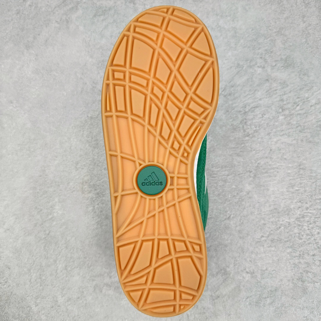 图片[9]-＃C版纯原 Crude x AD Originals Adimatic MID 马蒂奇系列中帮复古鲨鱼面包休闲运动休闲滑板板鞋 IE0022 葡萄牙涂鸦艺术家 Crude 与 Originals合作鞋款“Ynuk”系列。此次双方以Adimatic鞋型为基础，带来Crude × adidas Originals Adimatic Mid，一款超高颜值的面包鞋！鞋面采用麂皮材质打造，质感满满。鞋身元素经过放大处理，加厚的鞋舌、宽大的鞋带、大尺寸的三条杠。中底部分，鞋头、鞋尾是鲨鱼齿图案。最后深灰色中底搭配橡胶为底收尾，完善整双鞋设计。尺码：36 36⅔ 37⅓ 38 38⅔ 39⅓ 40 40⅔ 41⅓ 42 42⅔ 43⅓ 44 45-选品中心