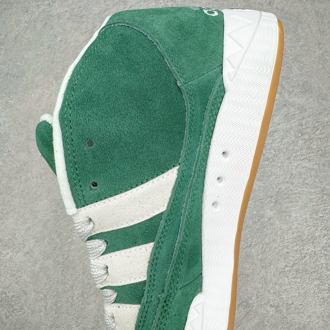 图片[7]-＃C版纯原 Crude x AD Originals Adimatic MID 马蒂奇系列中帮复古鲨鱼面包休闲运动休闲滑板板鞋 IE0022 葡萄牙涂鸦艺术家 Crude 与 Originals合作鞋款“Ynuk”系列。此次双方以Adimatic鞋型为基础，带来Crude × adidas Originals Adimatic Mid，一款超高颜值的面包鞋！鞋面采用麂皮材质打造，质感满满。鞋身元素经过放大处理，加厚的鞋舌、宽大的鞋带、大尺寸的三条杠。中底部分，鞋头、鞋尾是鲨鱼齿图案。最后深灰色中底搭配橡胶为底收尾，完善整双鞋设计。尺码：36 36⅔ 37⅓ 38 38⅔ 39⅓ 40 40⅔ 41⅓ 42 42⅔ 43⅓ 44 45-选品中心